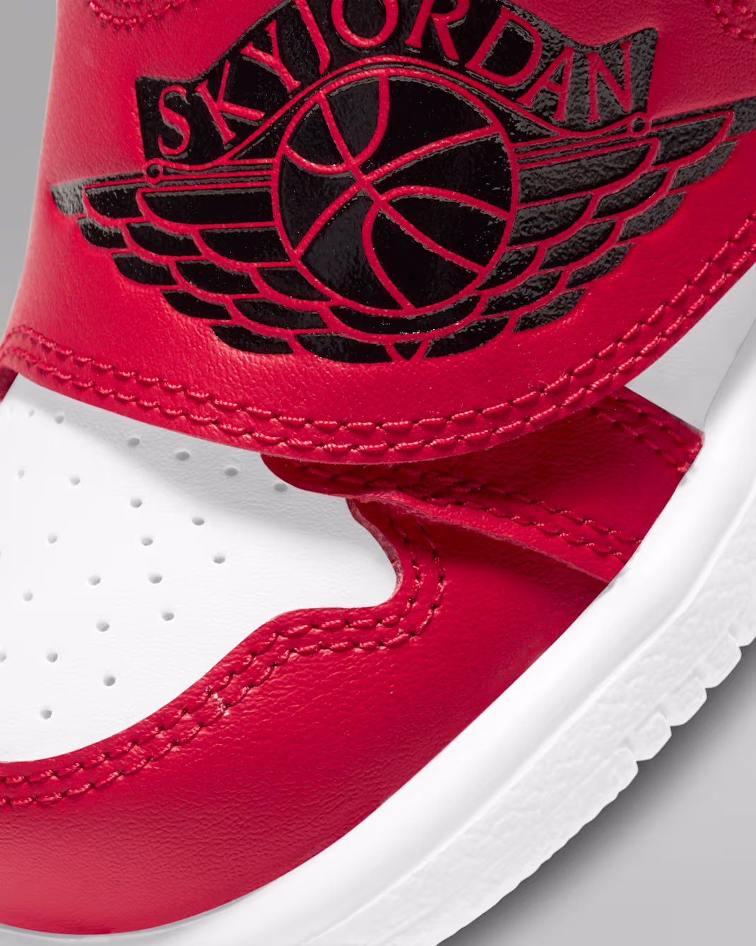 ბავშვის სპორტული ფეხსაცმელი SKY JORDAN 1 BT