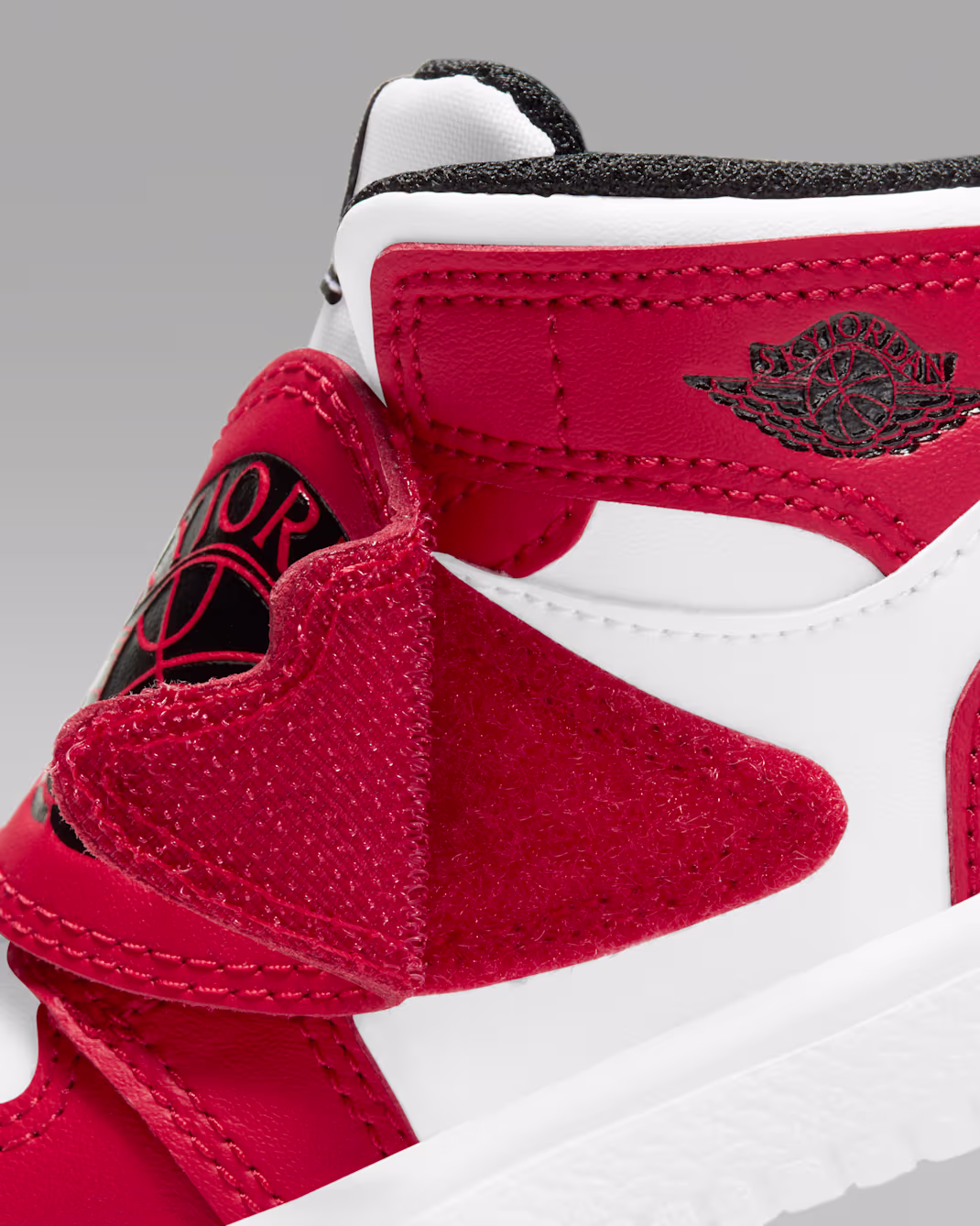 ბავშვის სპორტული ფეხსაცმელი SKY JORDAN 1 BT