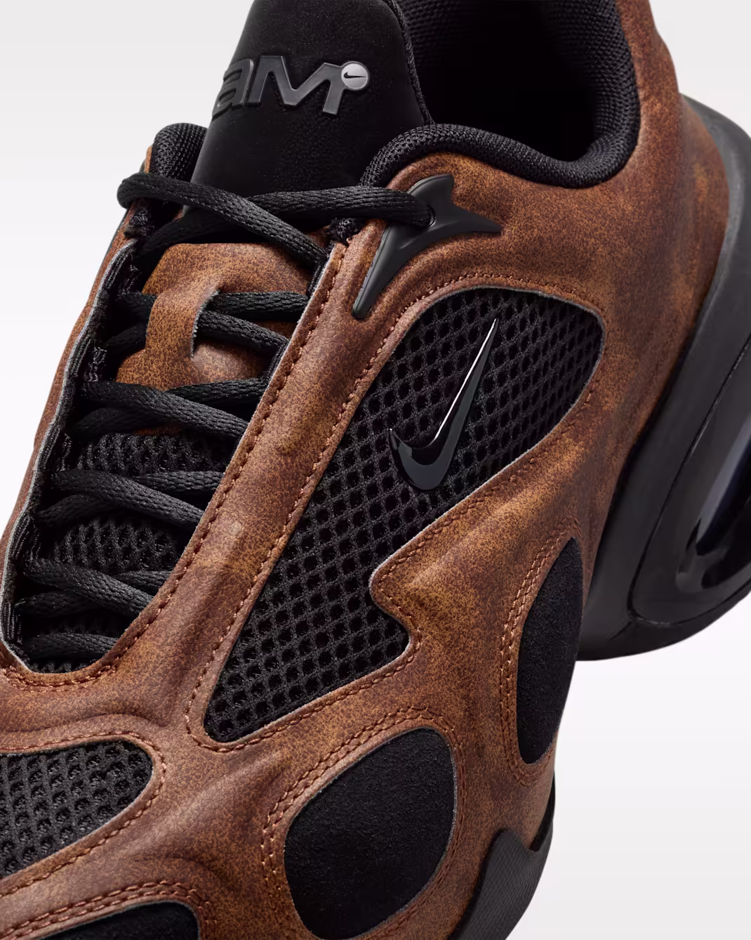 ქალის სპორტული ფეხსაცმელი