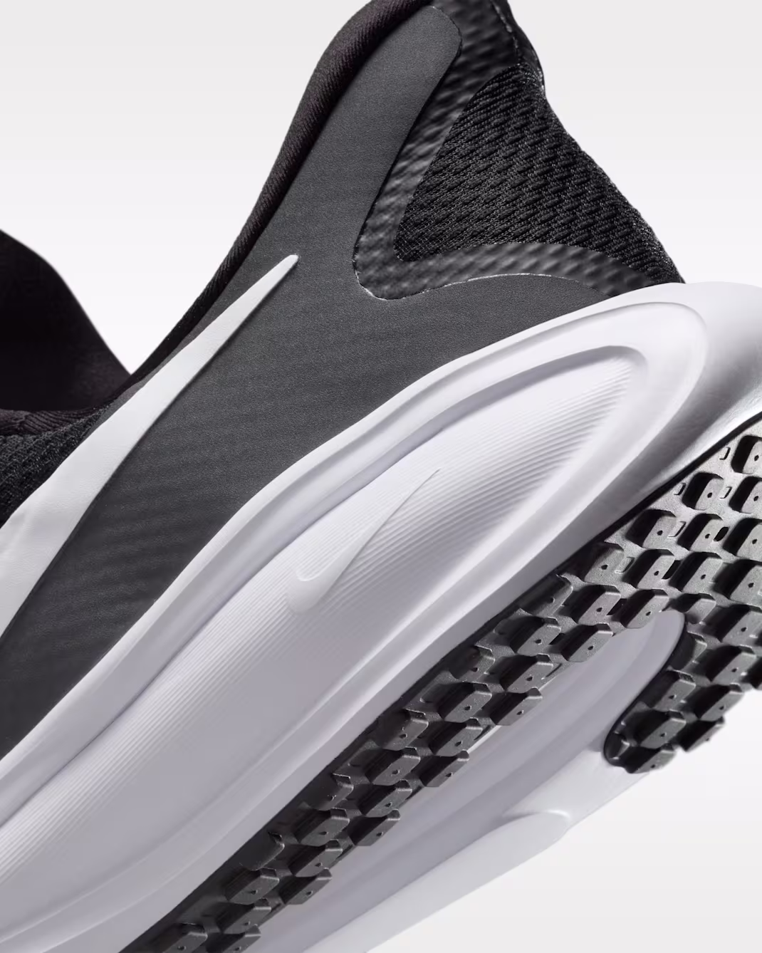 Nike მამაკაცის სპორტული ფეხსაცმელი NIKE REVOLUTION 8 EASYON