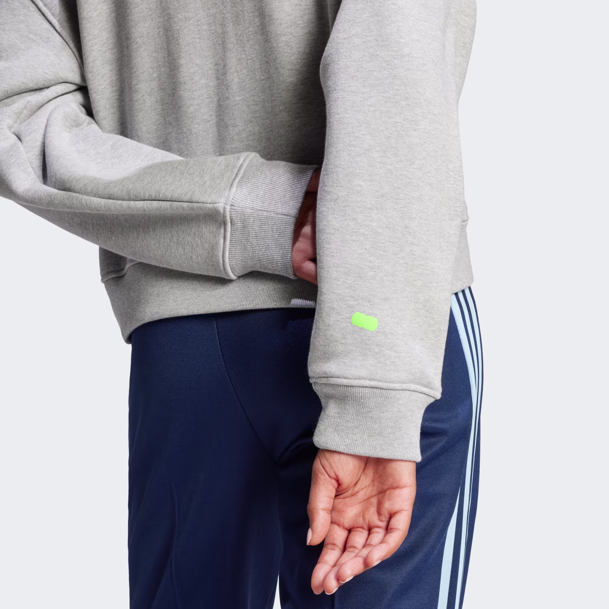 Adidas ქალის ჯემპრი KSENIA TAG SWT
