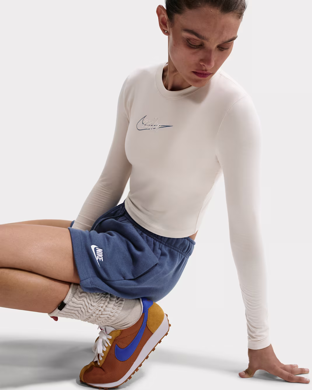Nike ქალის მაისური W NSW PHOENIX SS TEE CC
