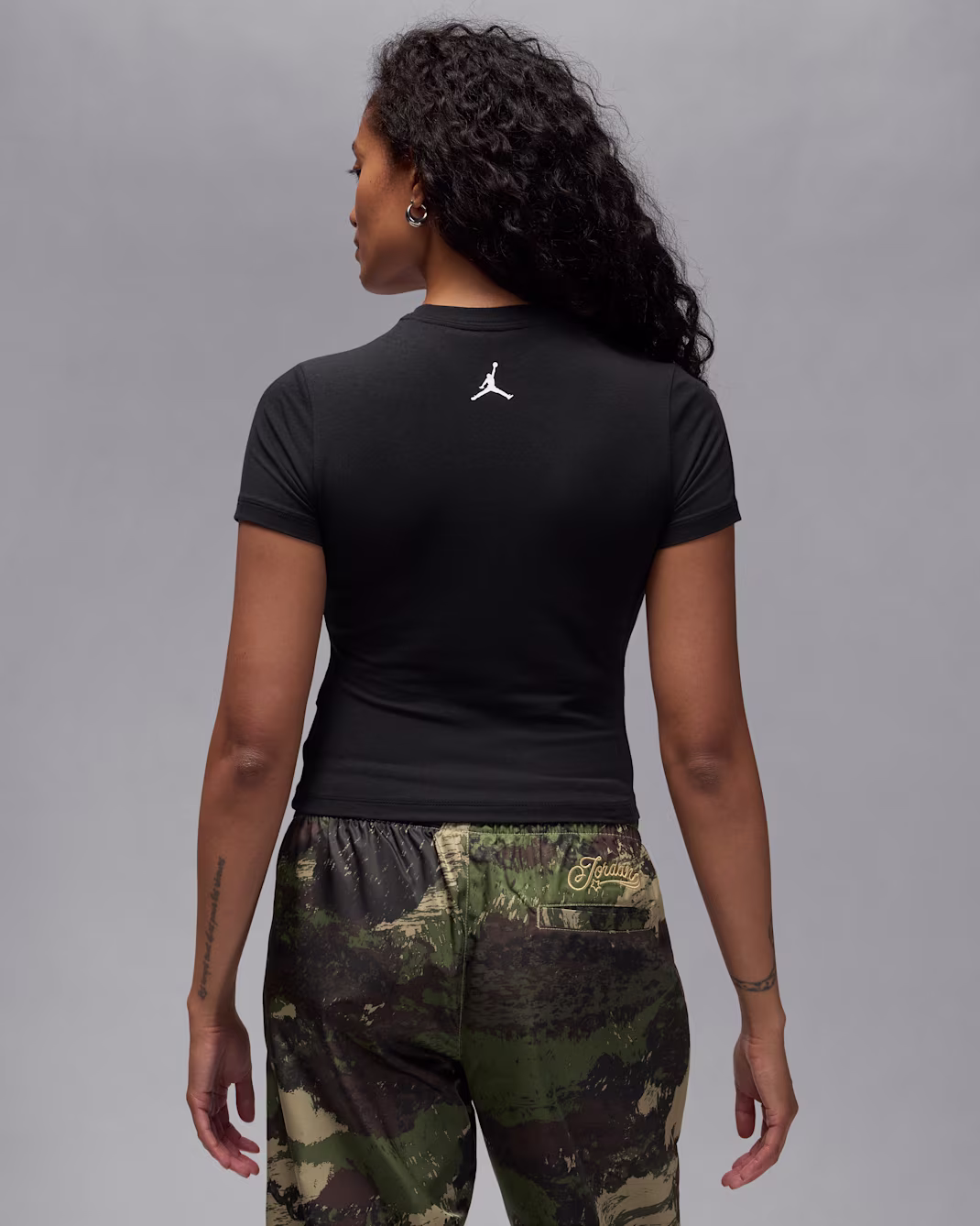 Nike ქალის მაისური W J FLT SS TMID GFX TEE CHN