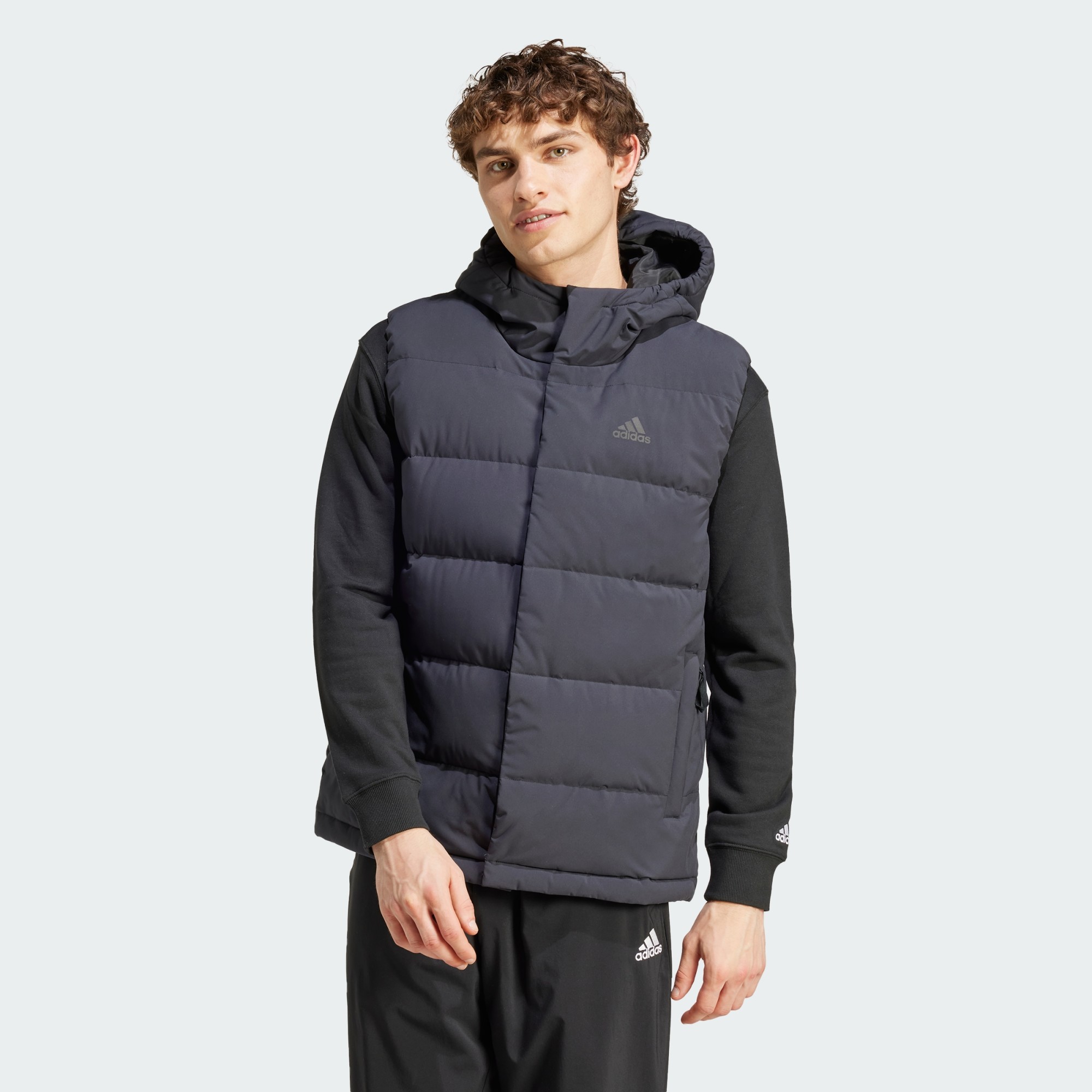 Adidas მამაკაცის ქურთუკი HELIONIC VEST