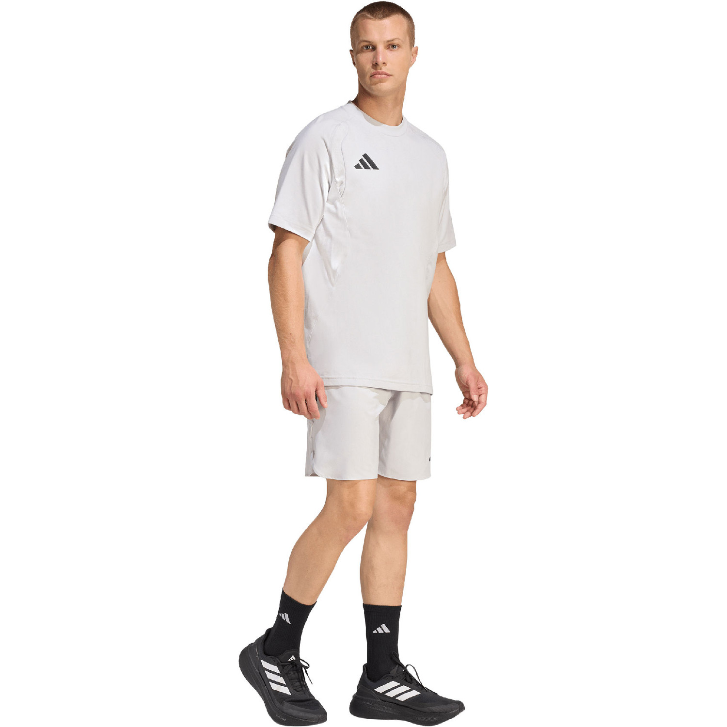 Adidas მამაკაცის მაისური TT TEE