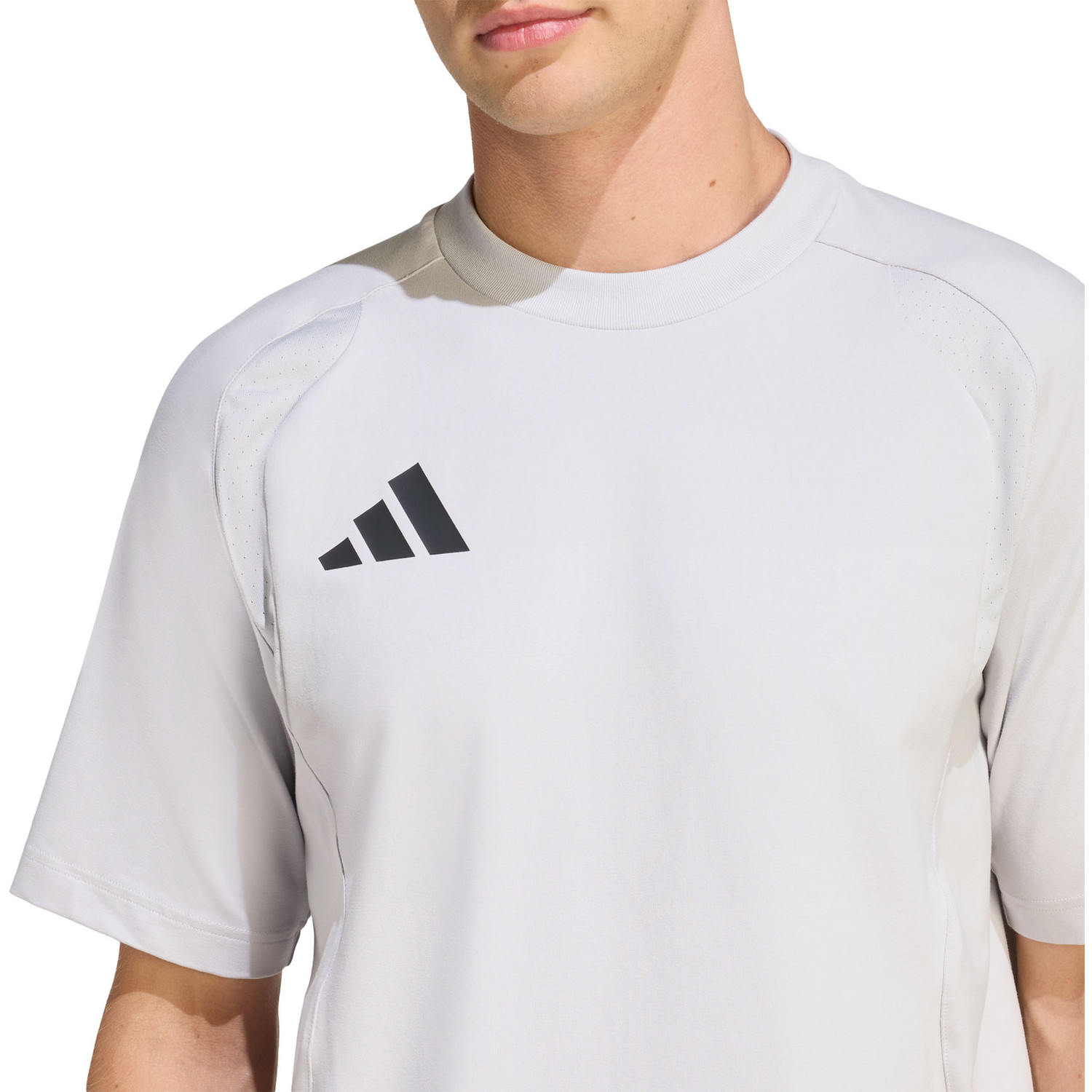 Adidas მამაკაცის მაისური TT TEE