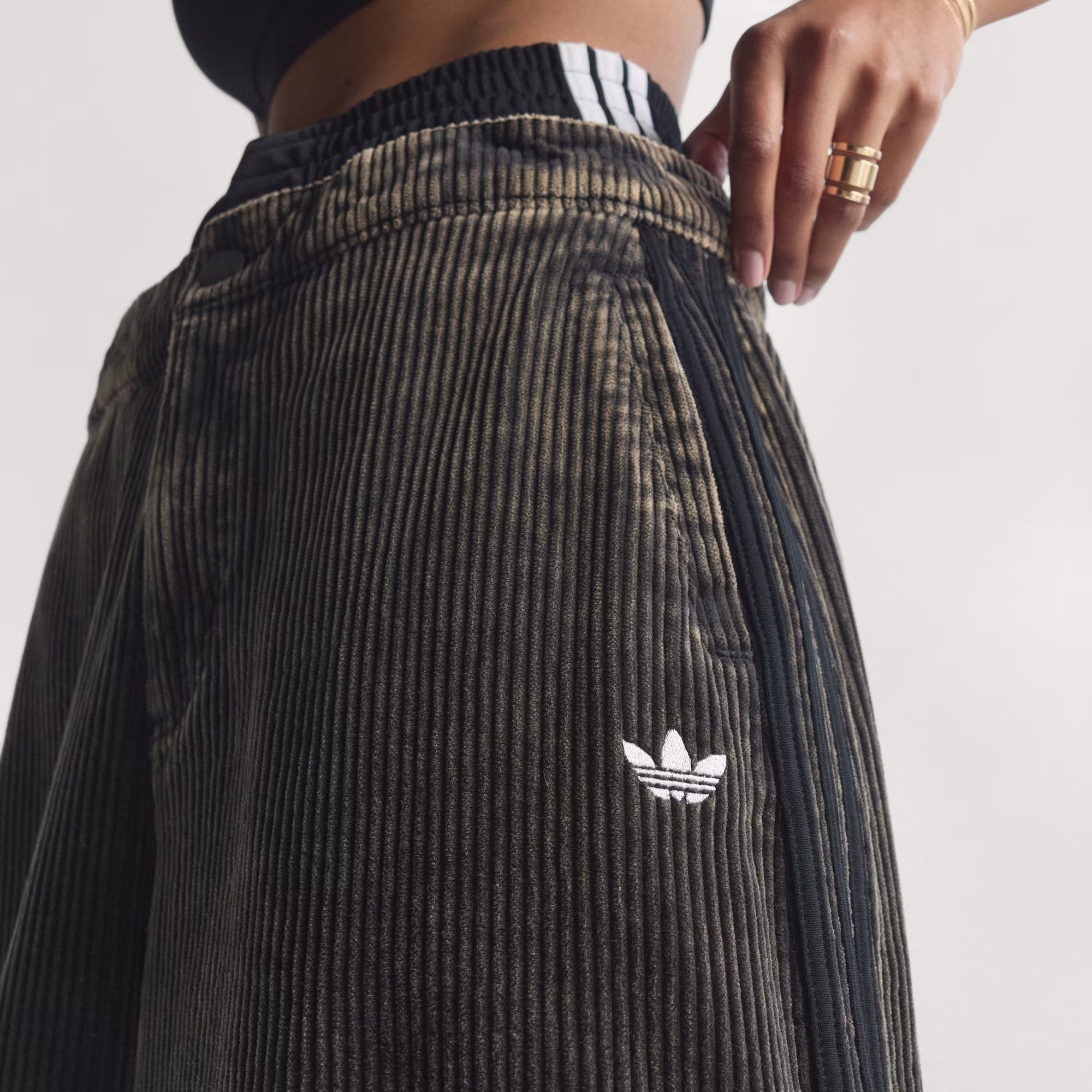 Adidas ქალის შარვალი SST PT