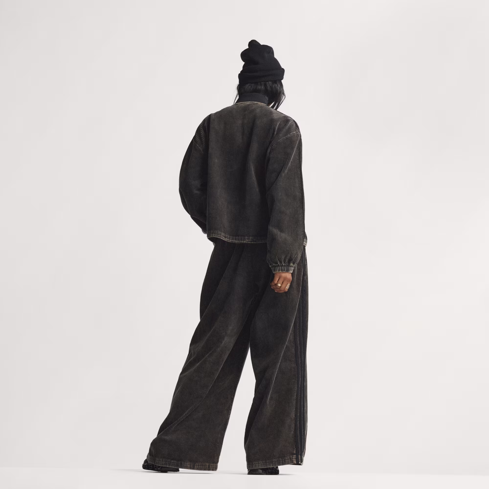 Adidas ქალის ჯემპრი SST JKT