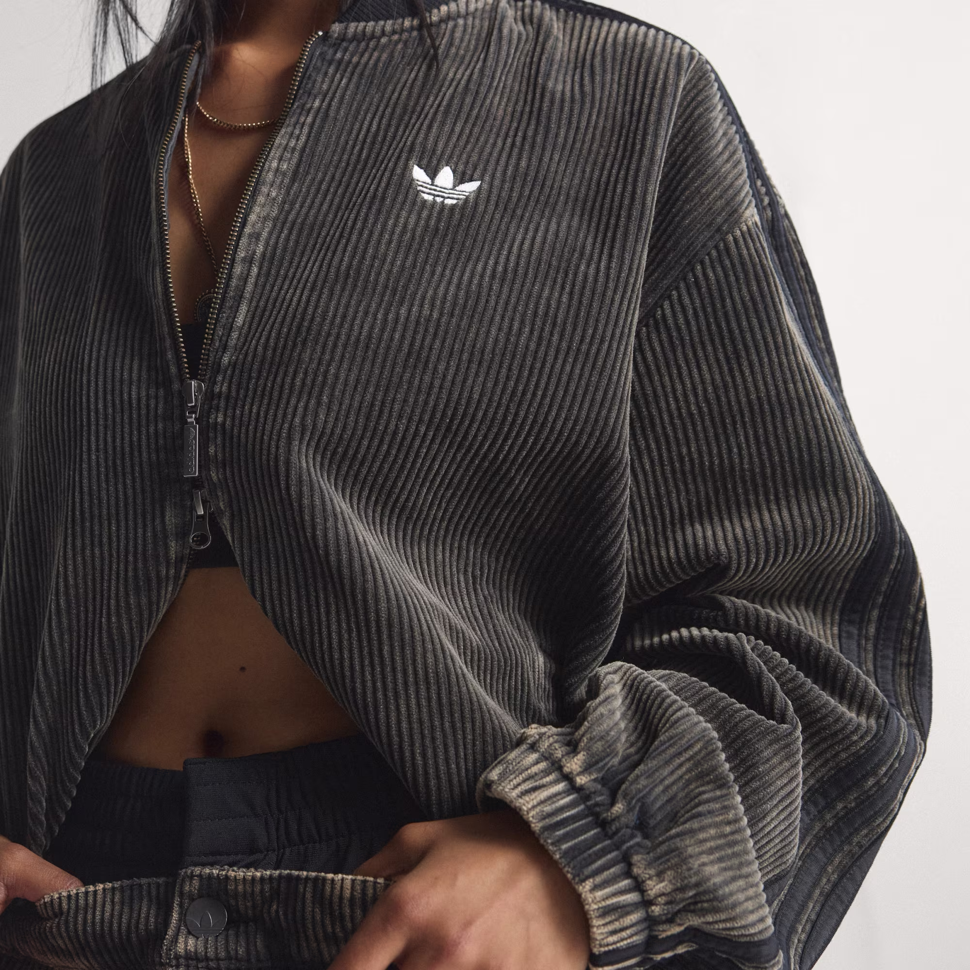 Adidas ქალის ჯემპრი SST JKT