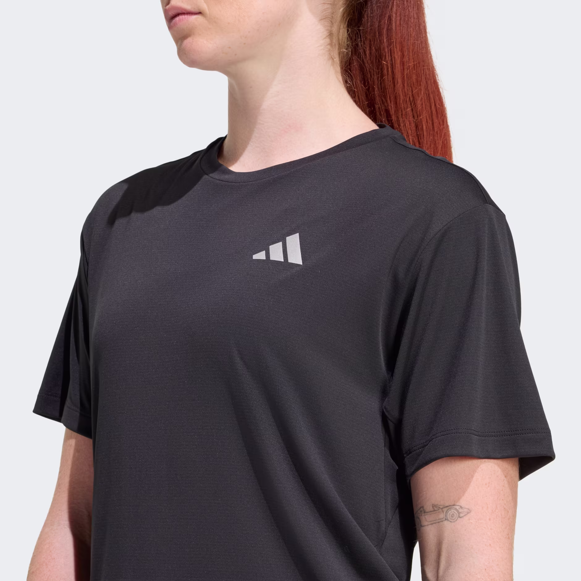 Adidas ქალის მაისური Run Ess Tee W