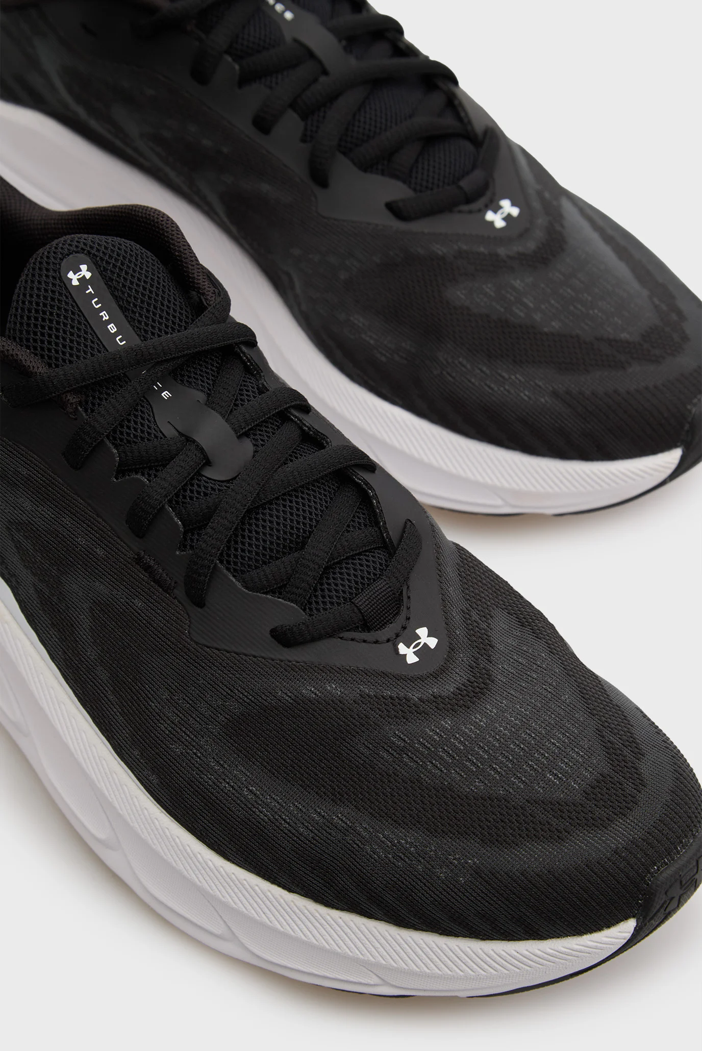 Under Armour მამაკაცის სპორტული ფეხსაცმელი