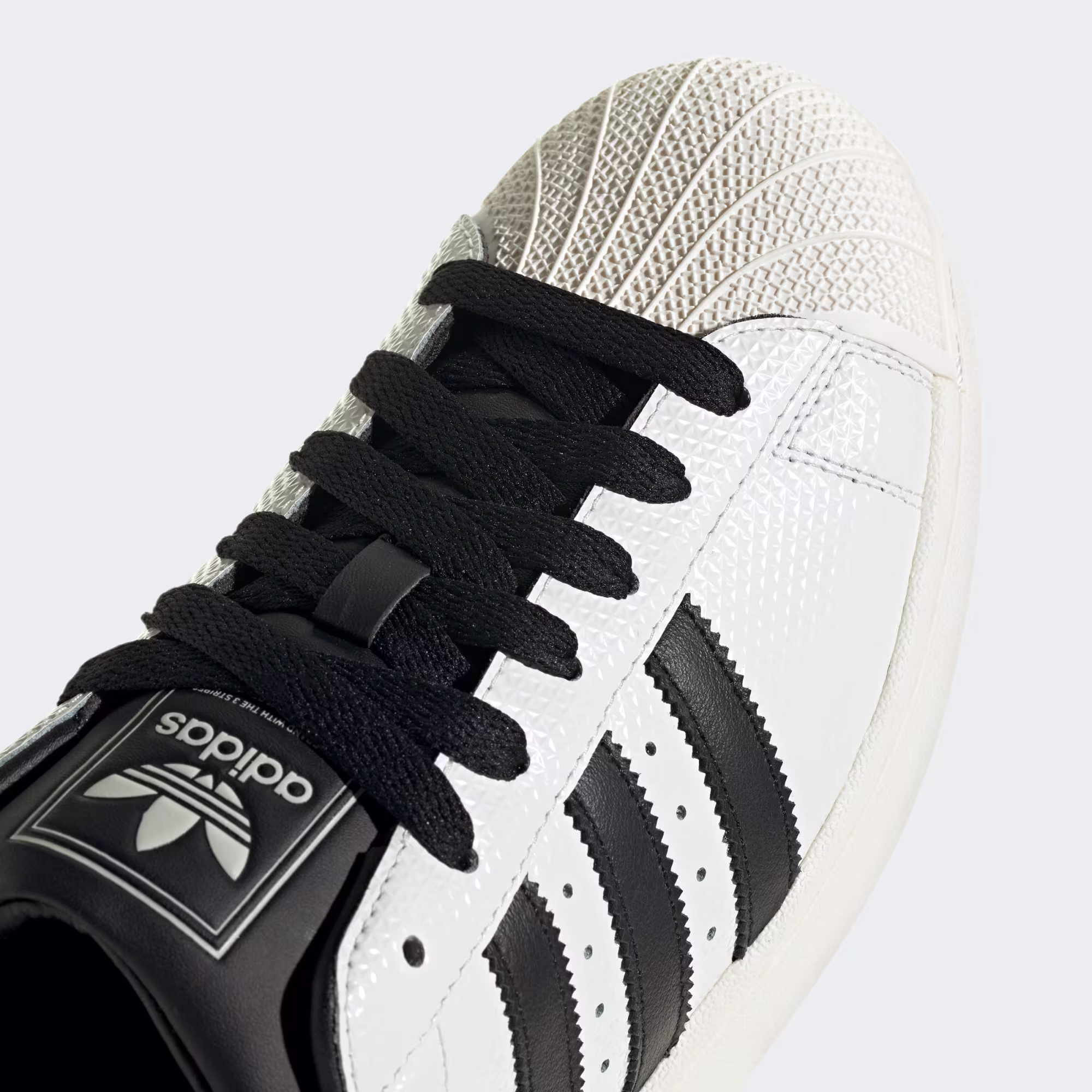 Adidas მამაკაცის სპორტული ფეხსაცმელი