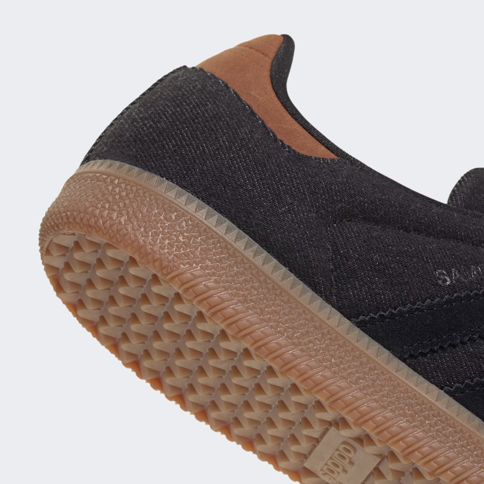 Adidas მამაკაცის სპორტული ფეხსაცმელი