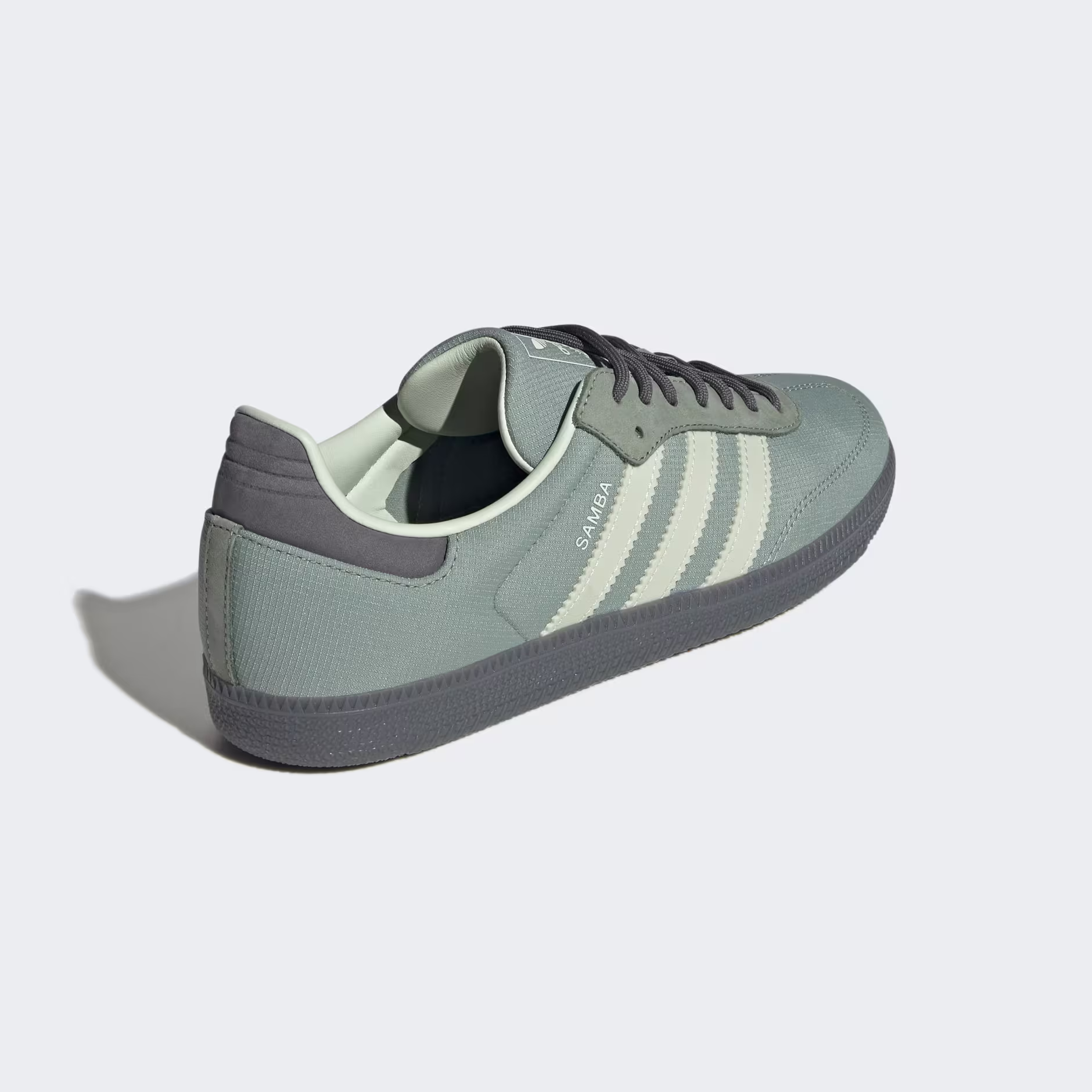 Adidas მამაკაცის სპორტული ფეხსაცმელი
