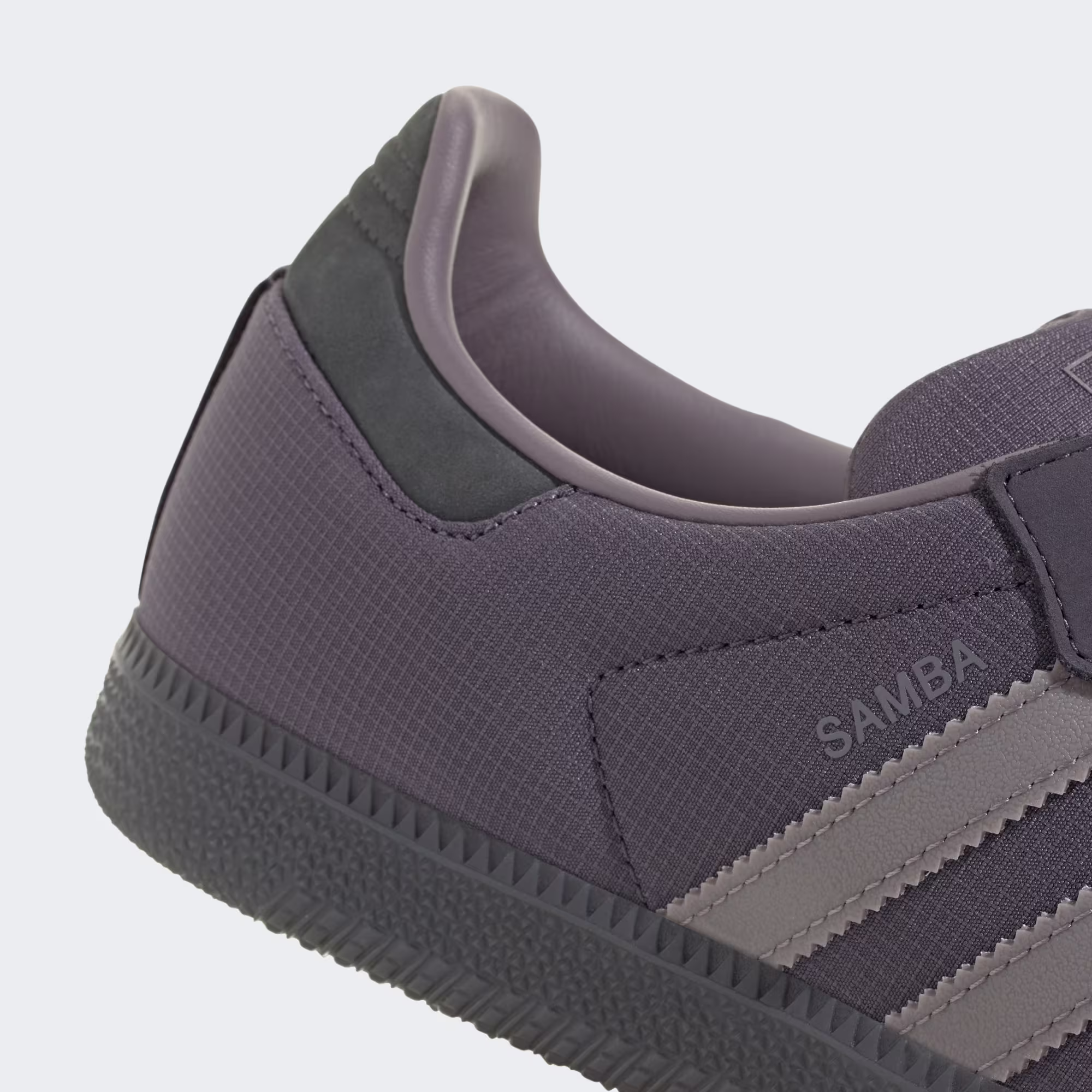 Adidas მამაკაცის სპორტული ფეხსაცმელი