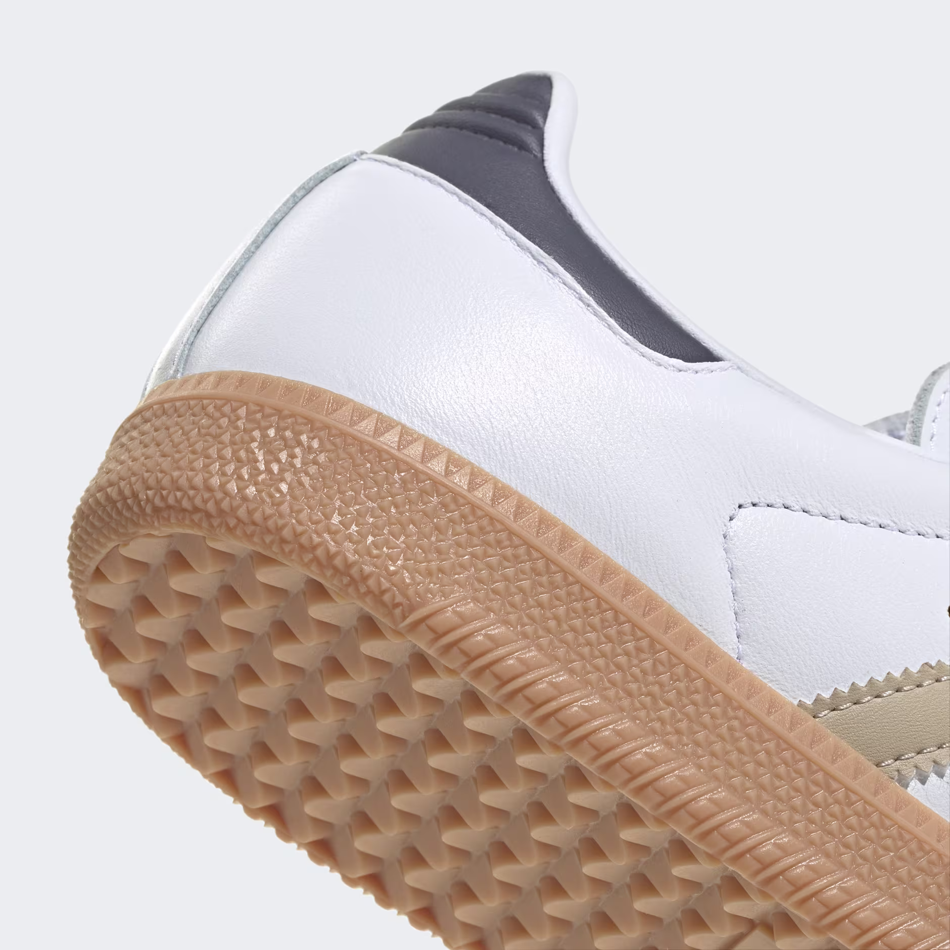 Adidas მამაკაცის სპორტული ფეხსაცმელი