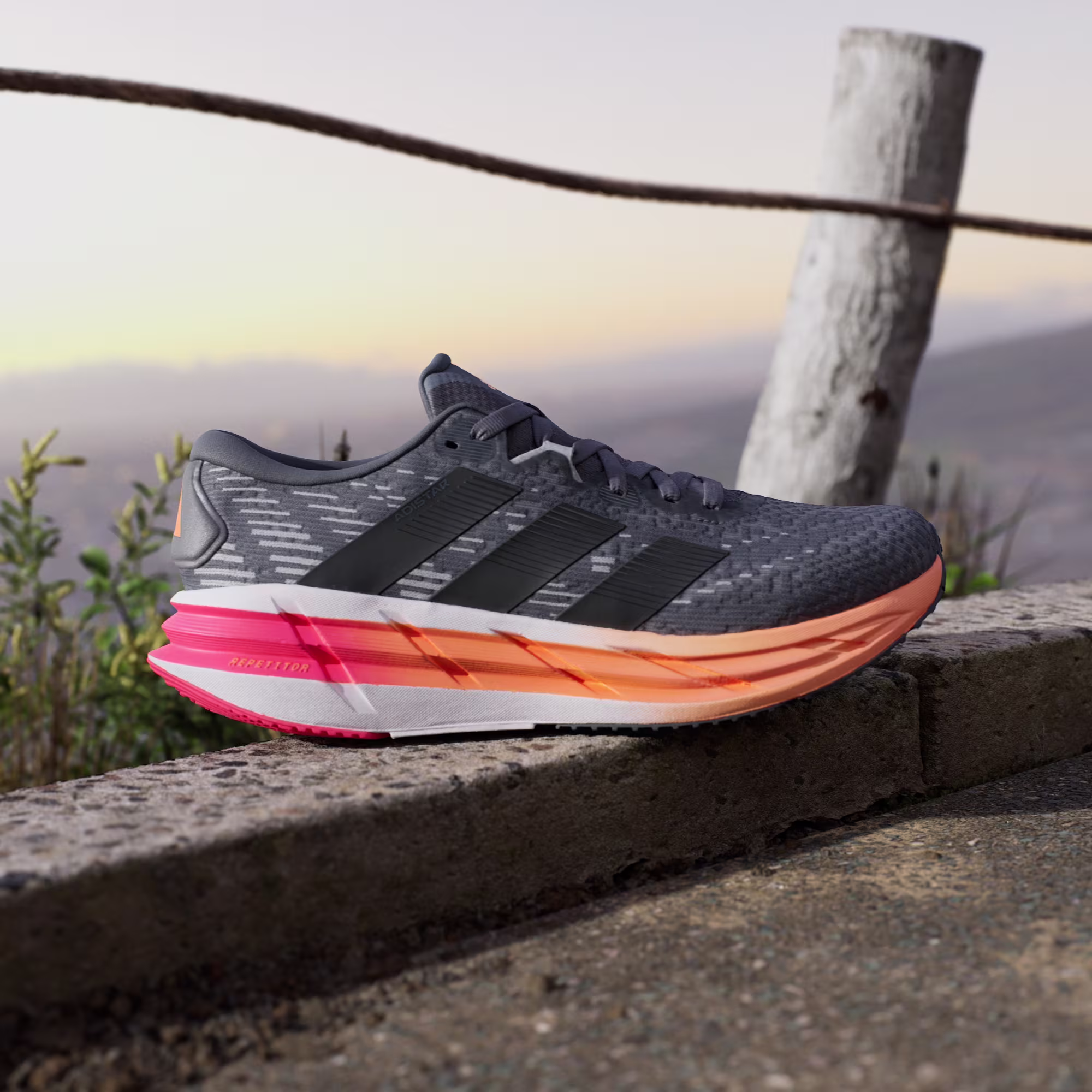 Adidas მამაკაცის სპორტული ფეხსაცმელი