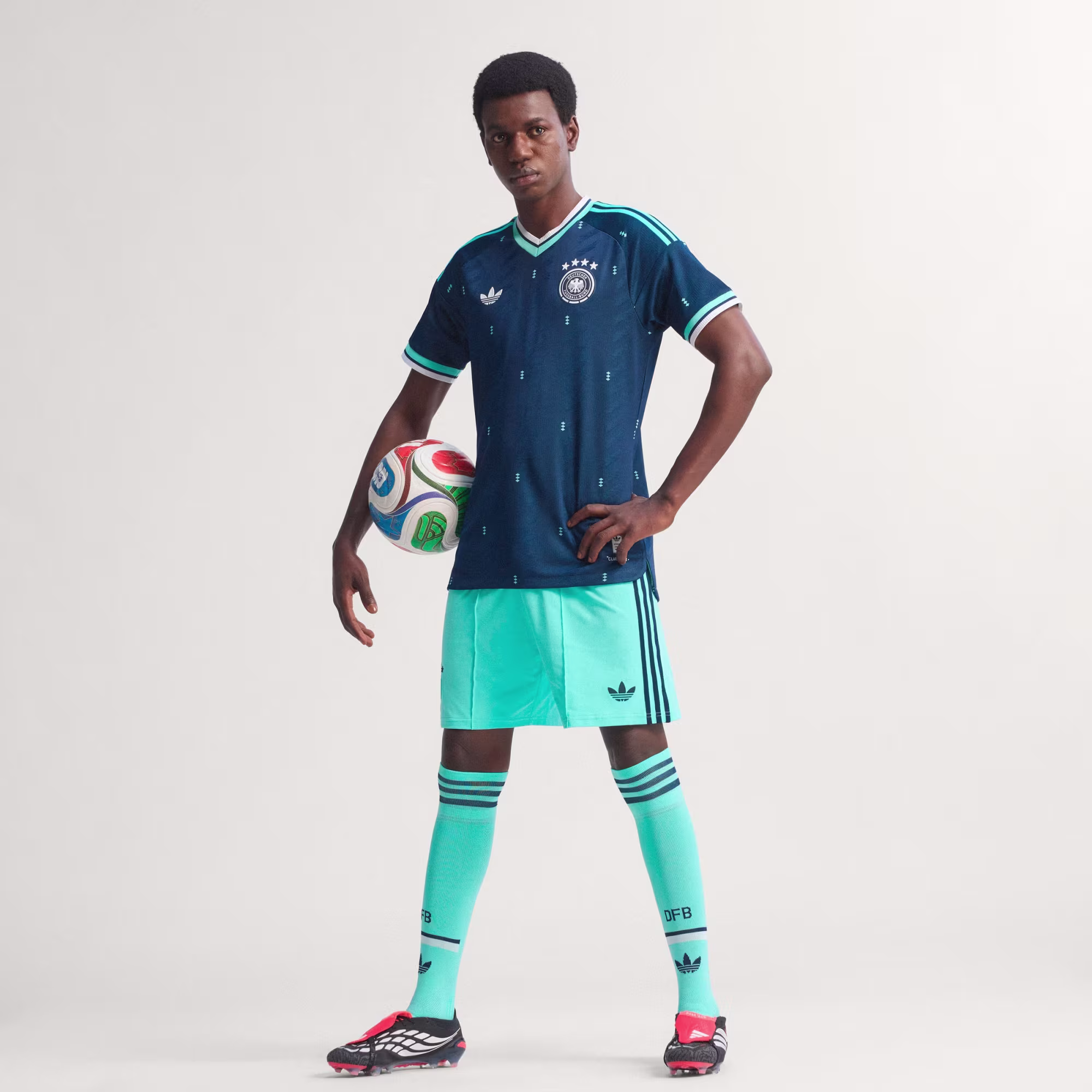 Adidas მამაკაცის მაისური