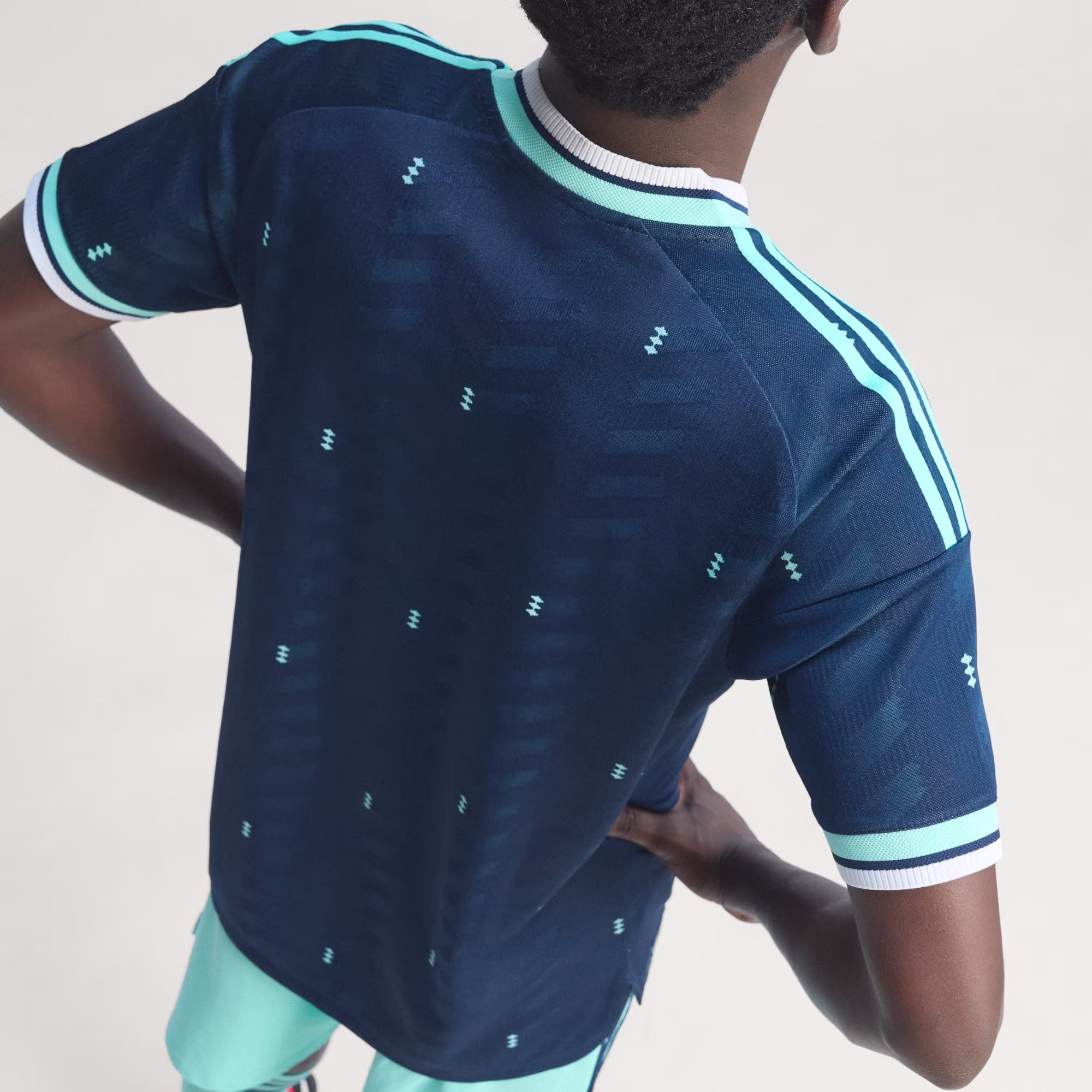 Adidas მამაკაცის მაისური
