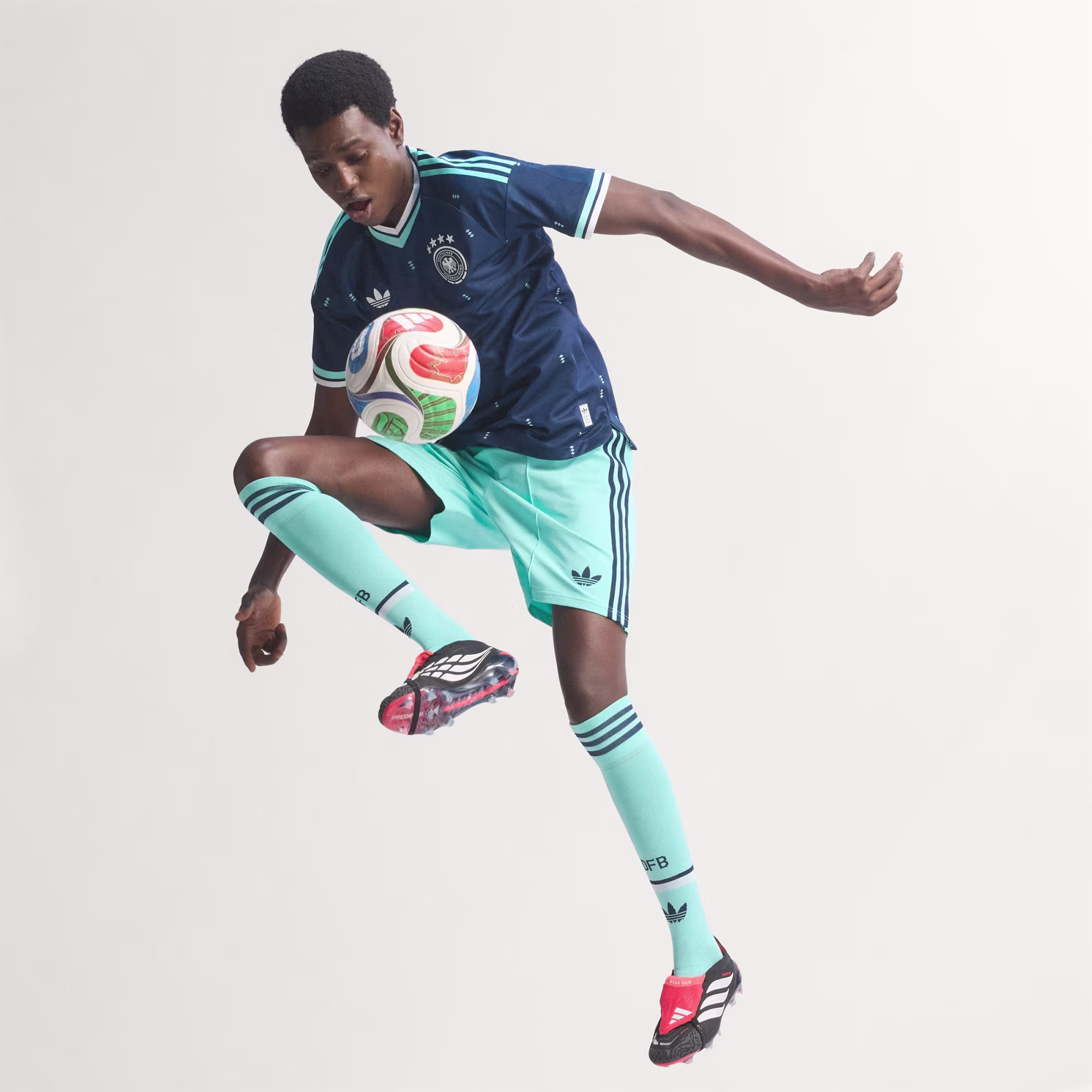 Adidas მამაკაცის მაისური