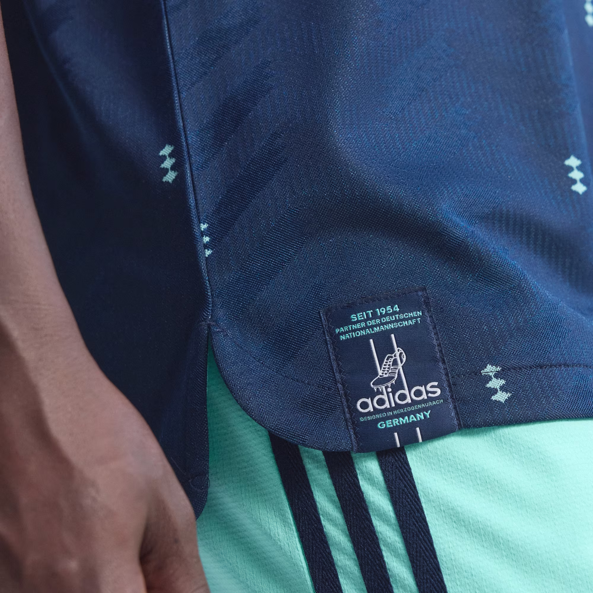 Adidas მამაკაცის მაისური