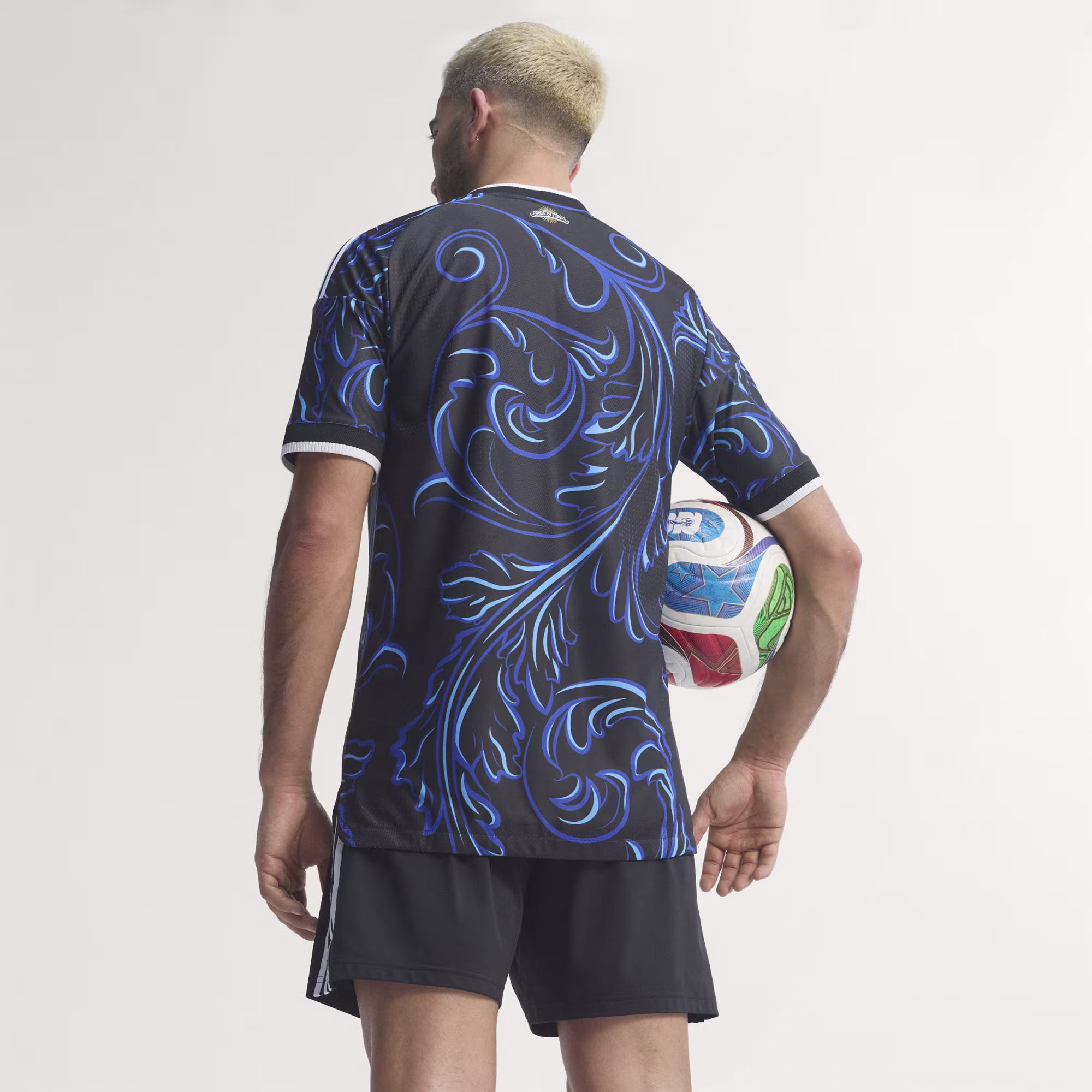 Adidas მამაკაცის მაისური