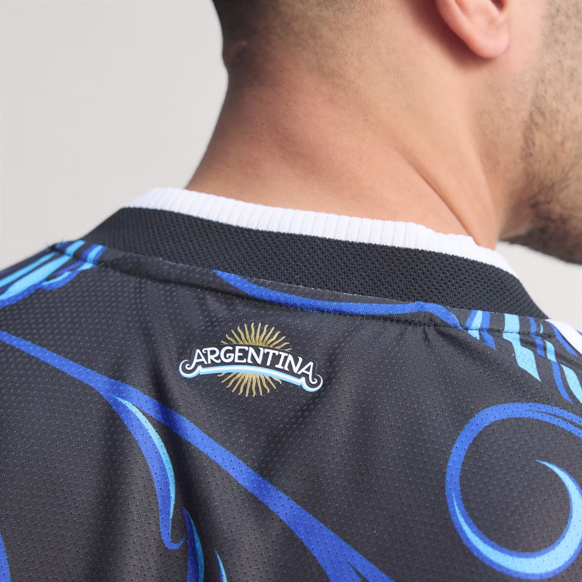 Adidas მამაკაცის მაისური