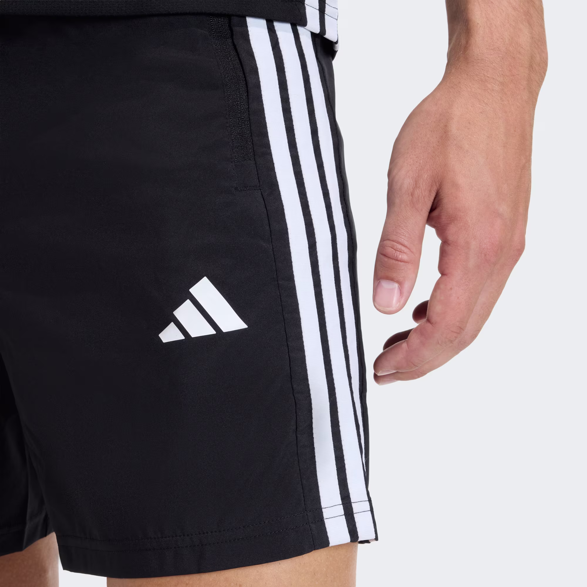 Adidas მამაკაცის შორტი