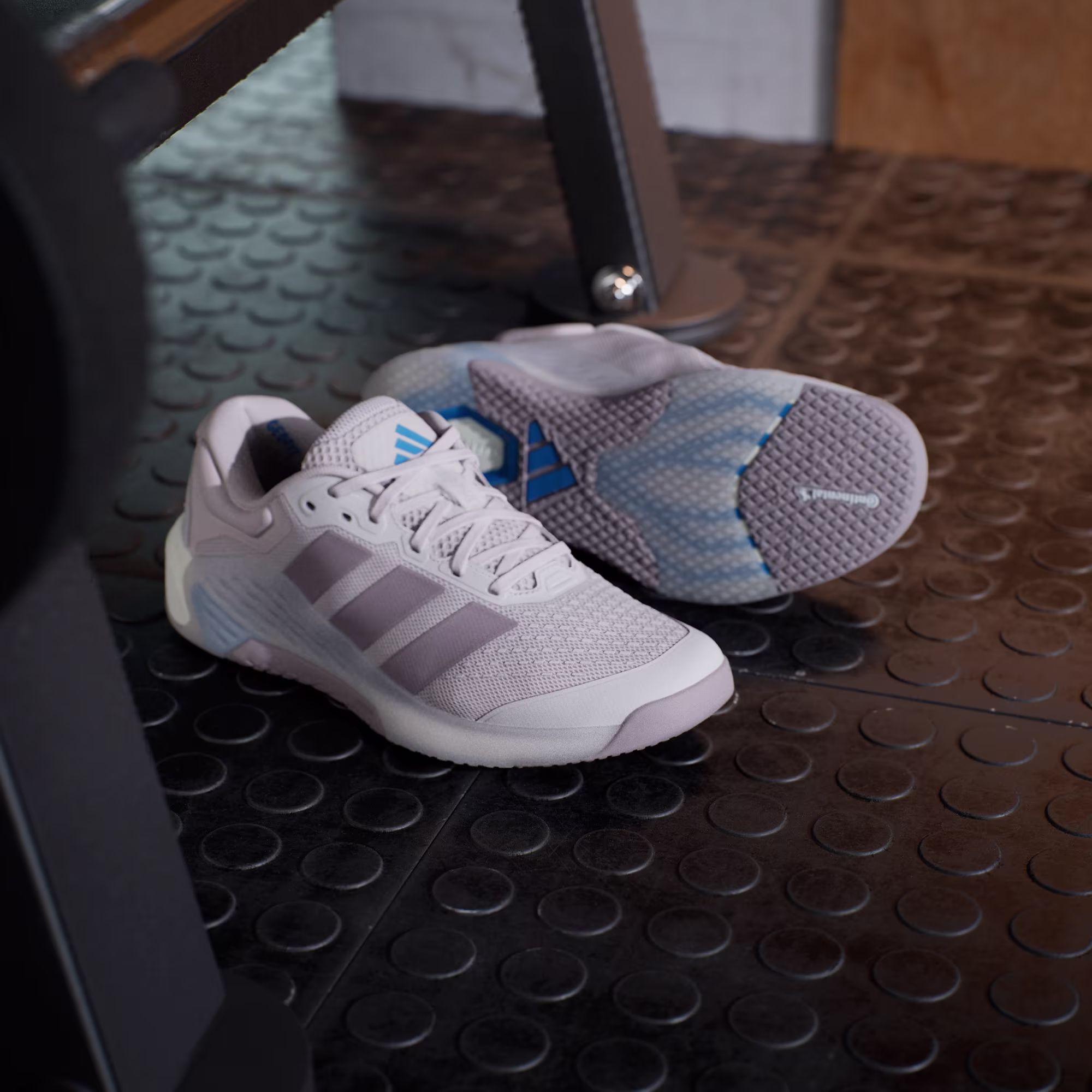 Adidas ქალის სპორტული ფეხსაცმელი