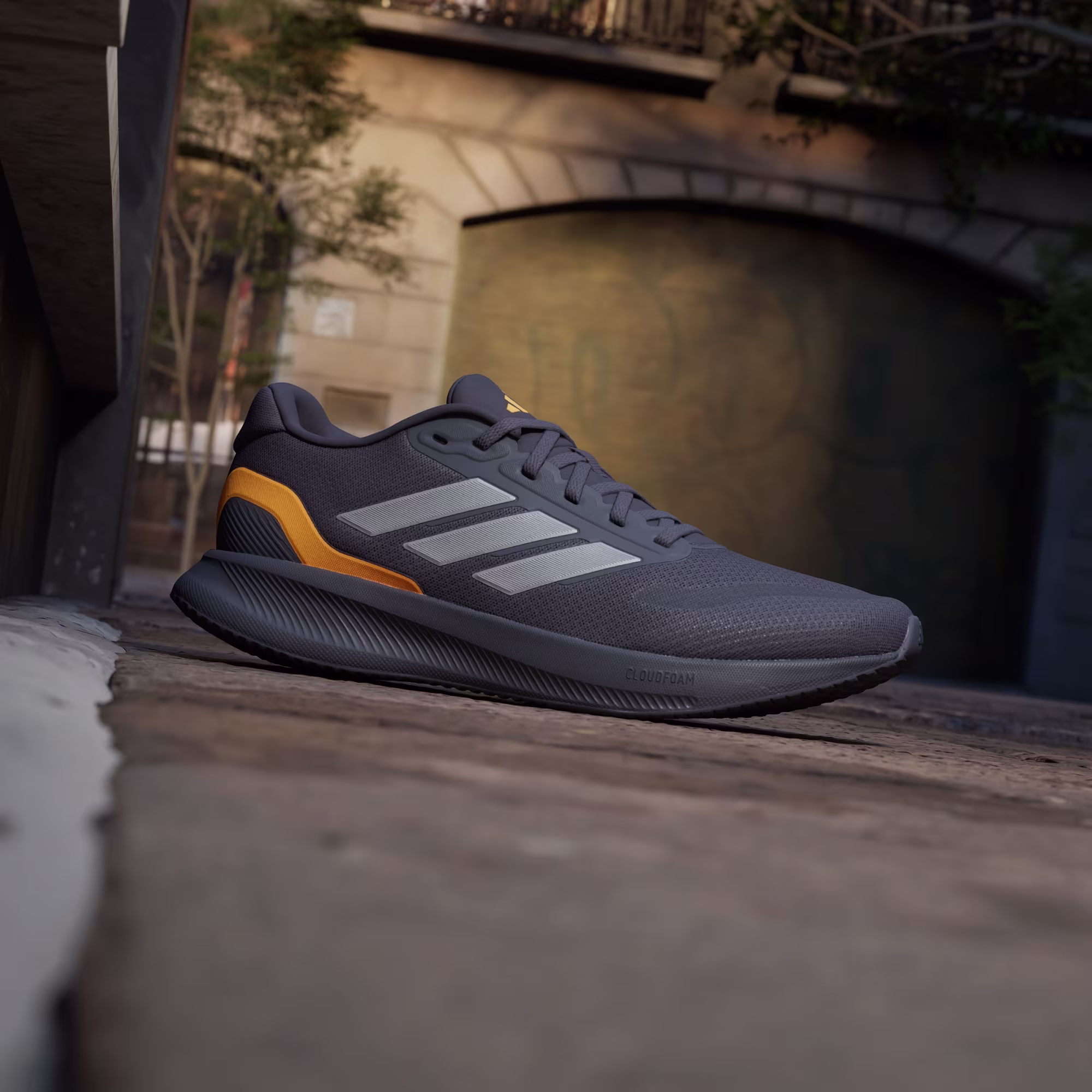 Adidas მამაკაცის სპორტული ფეხსაცმელი