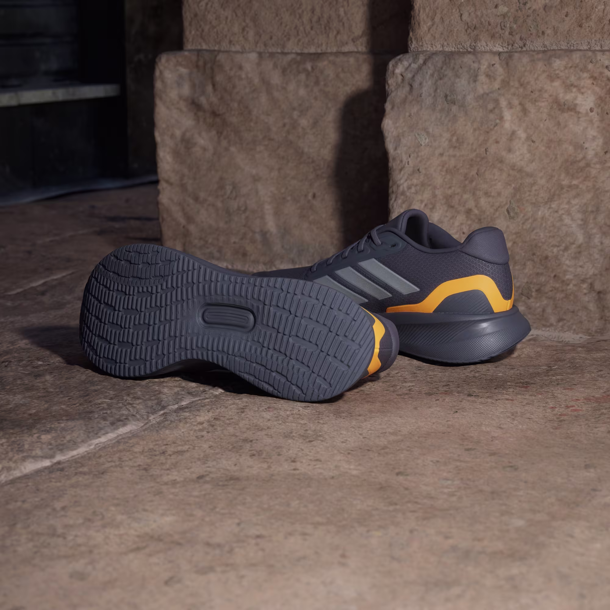 Adidas მამაკაცის სპორტული ფეხსაცმელი
