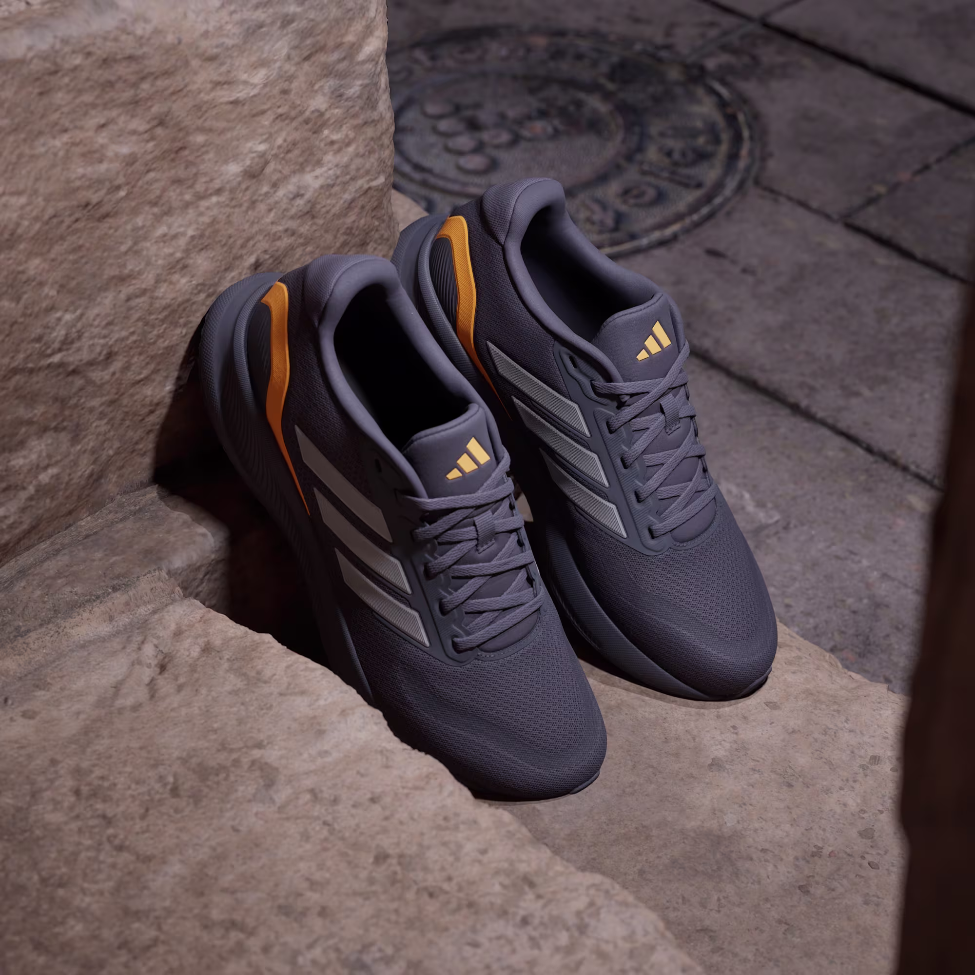 Adidas მამაკაცის სპორტული ფეხსაცმელი