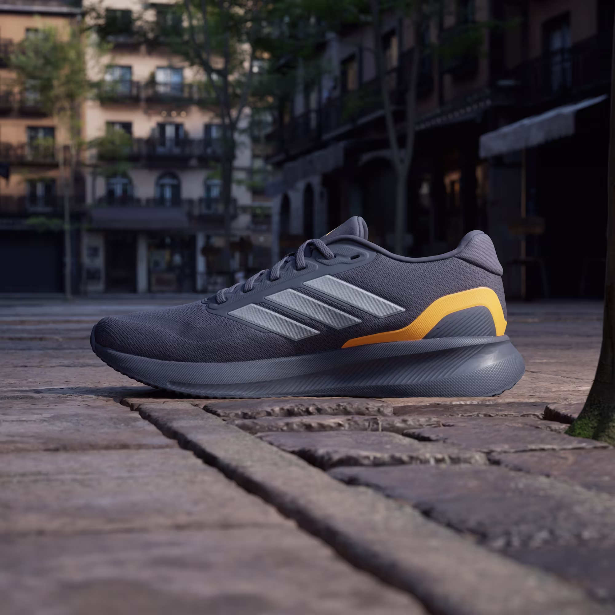 Adidas მამაკაცის სპორტული ფეხსაცმელი