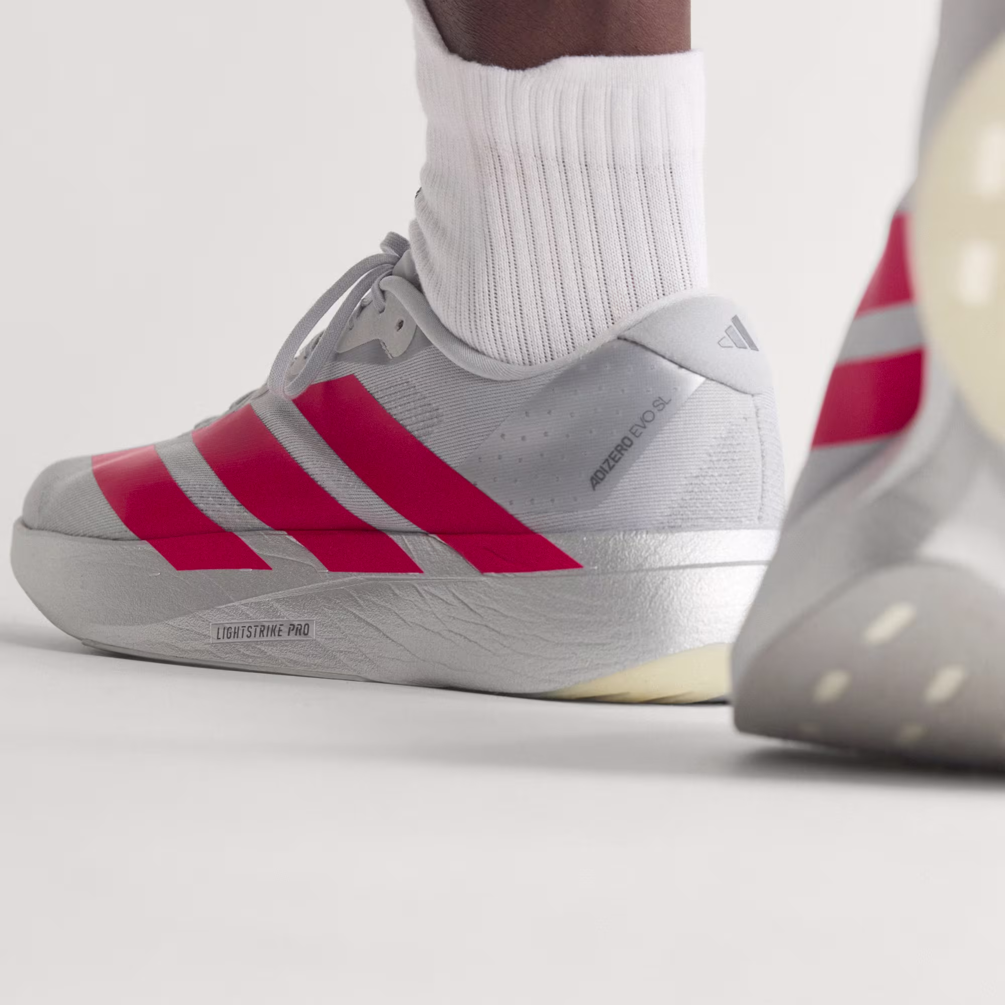 Adidas მამაკაცის სპორტული ფეხსაცმელი
