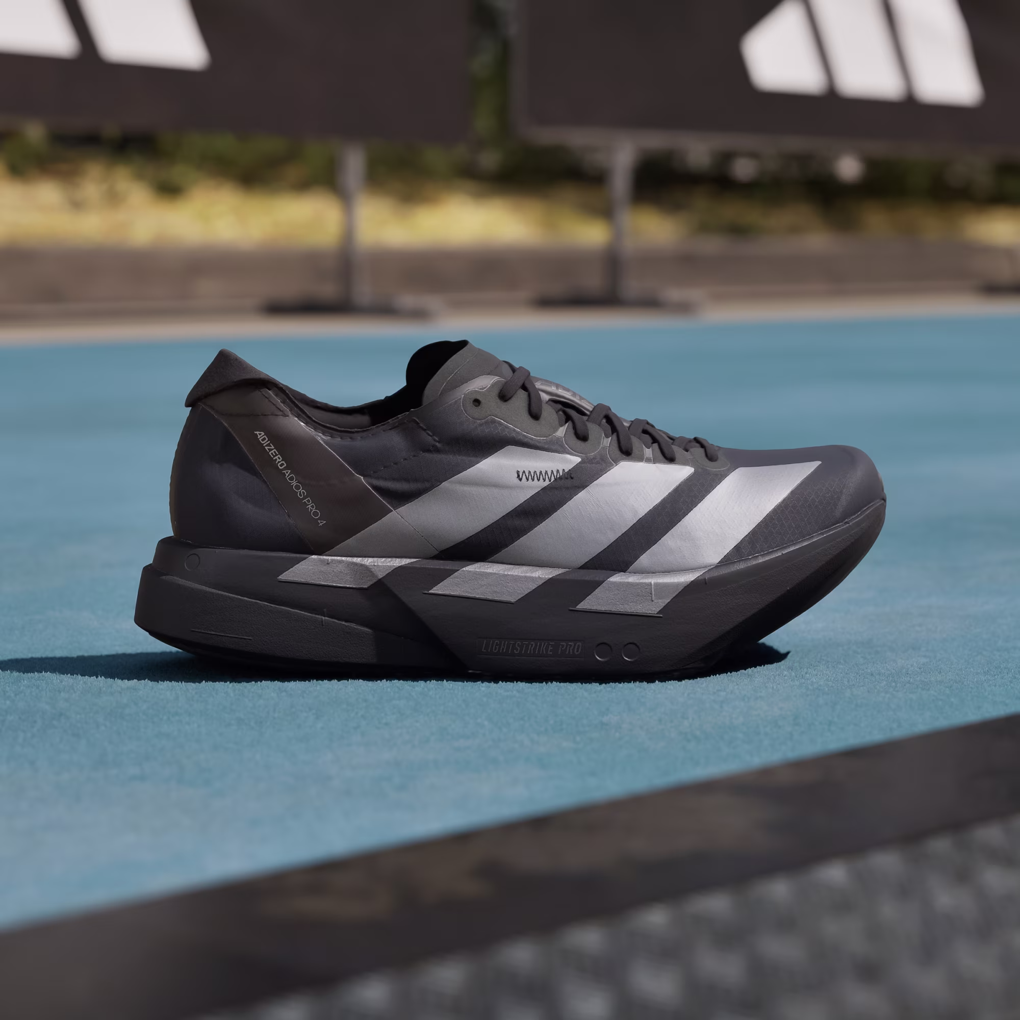 Adidas მამაკაცის სპორტული ფეხსაცმელი