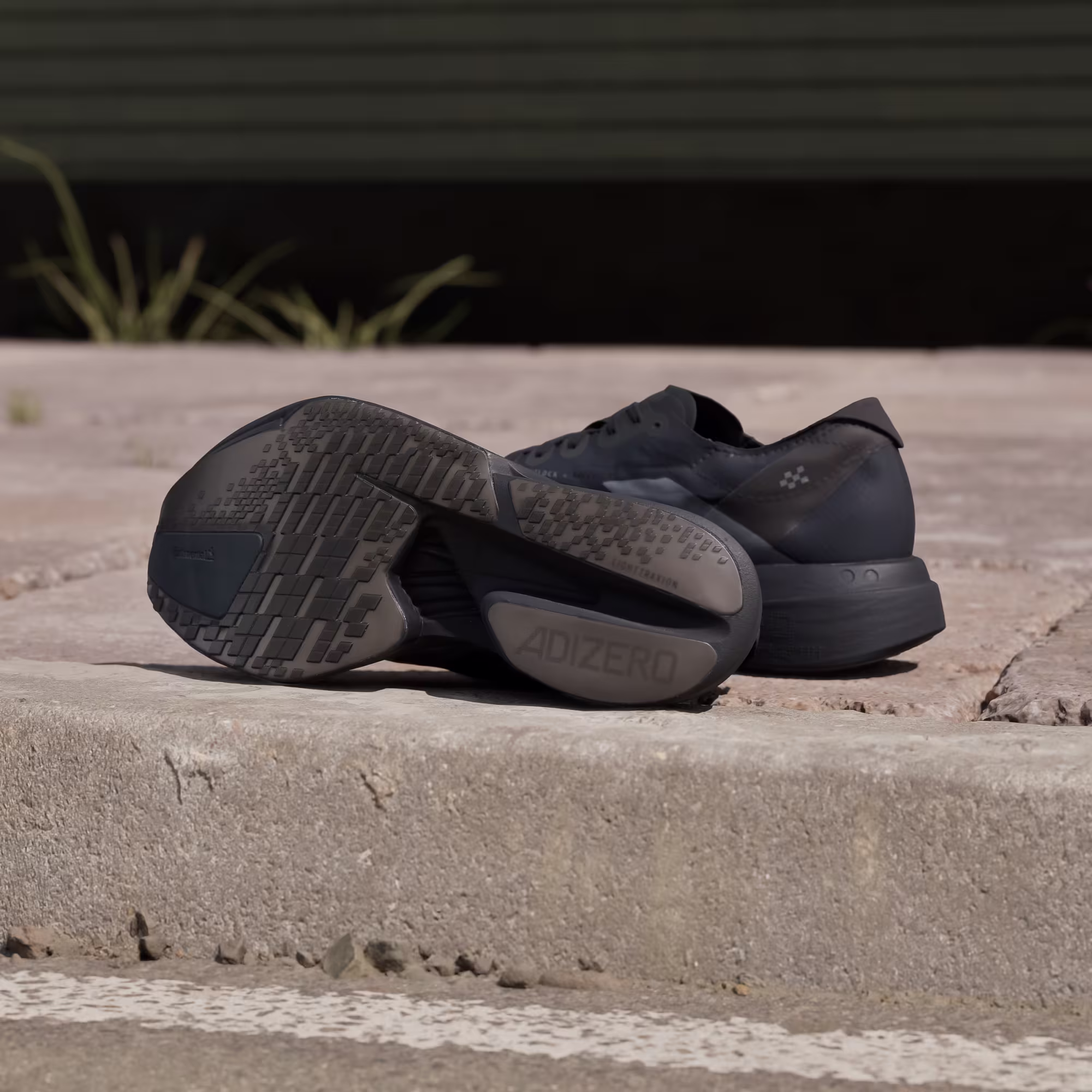 Adidas მამაკაცის სპორტული ფეხსაცმელი