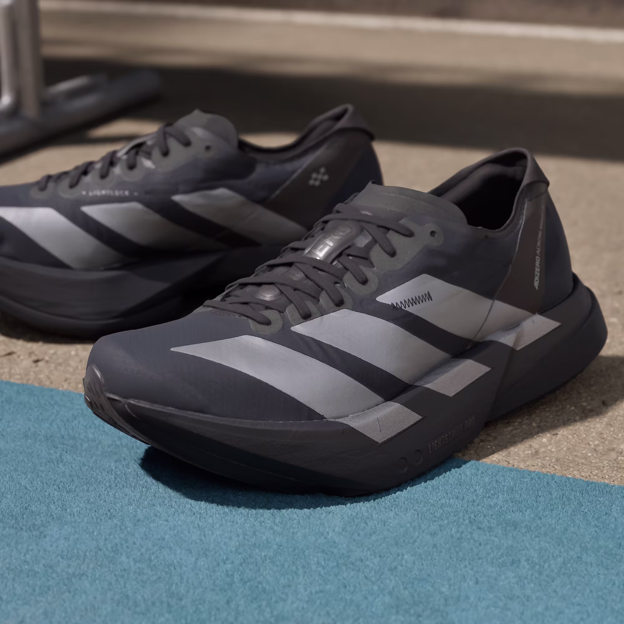 Adidas მამაკაცის სპორტული ფეხსაცმელი