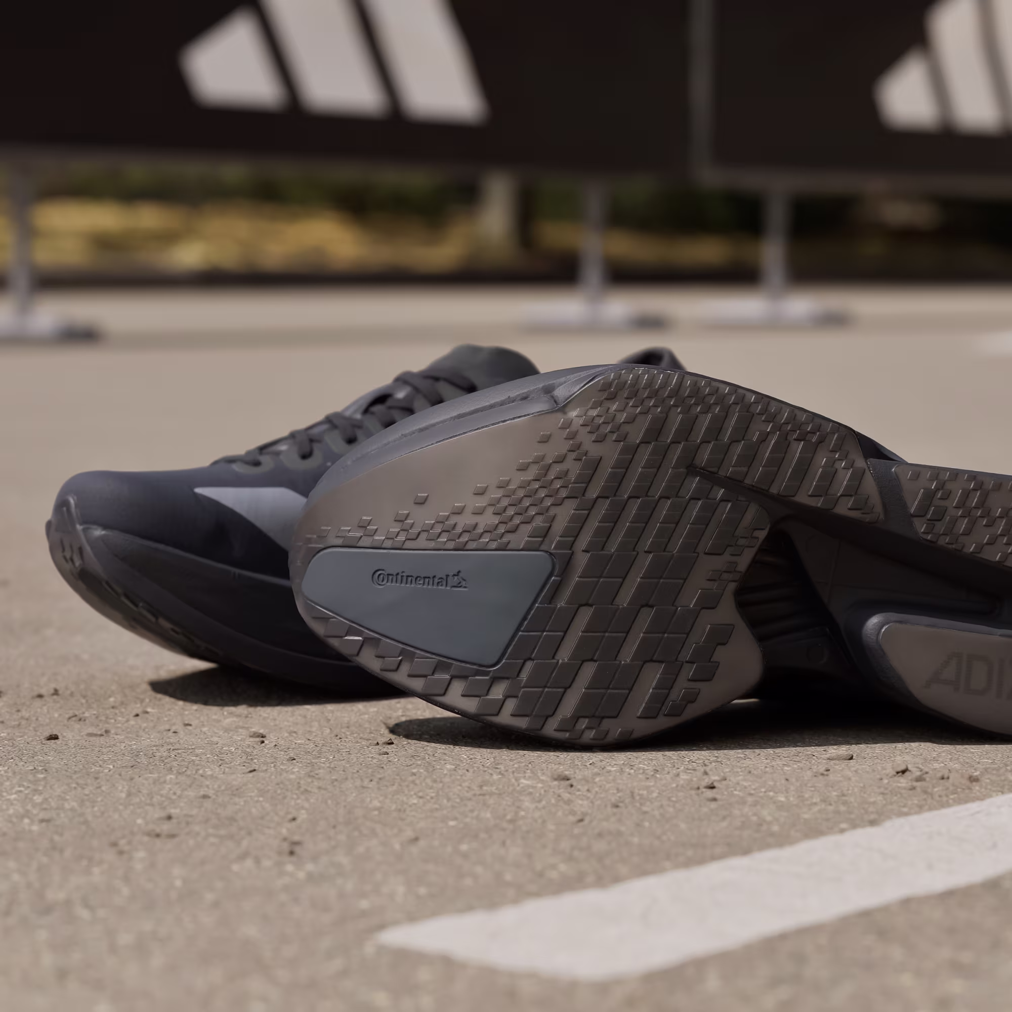 Adidas მამაკაცის სპორტული ფეხსაცმელი