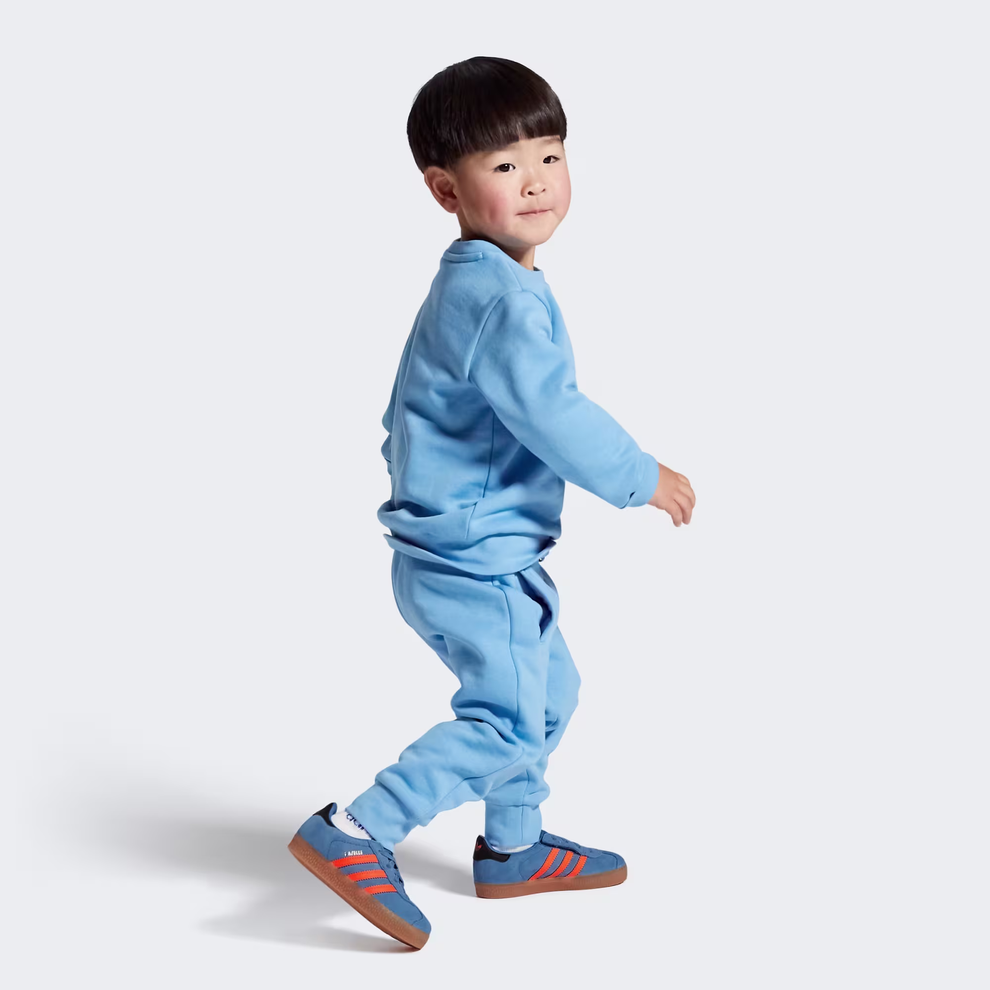 Adidas ბავშვის სპორტული ფეხსაცმელი