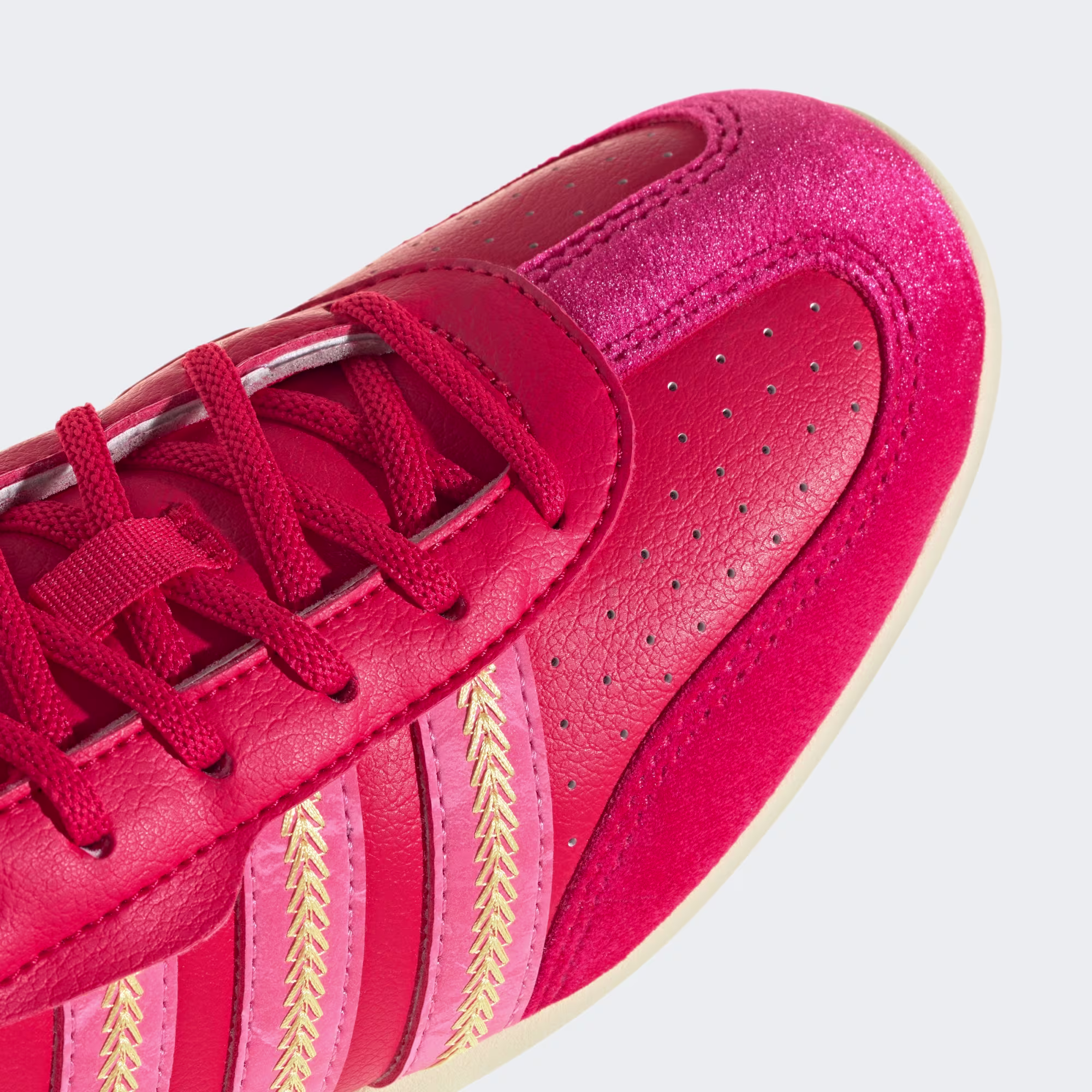 Adidas ქალის სპორტული ფეხსაცმელი