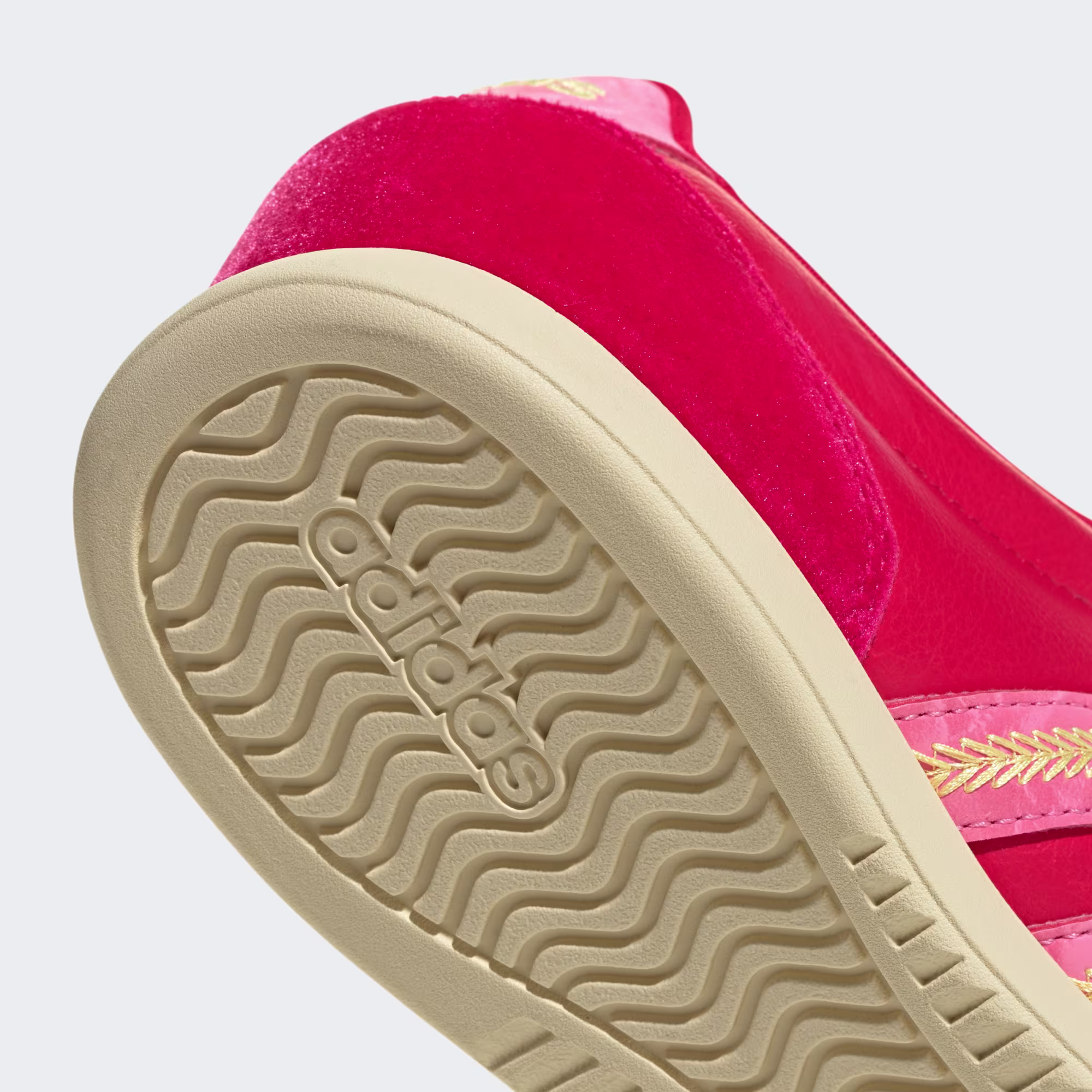 Adidas ქალის სპორტული ფეხსაცმელი