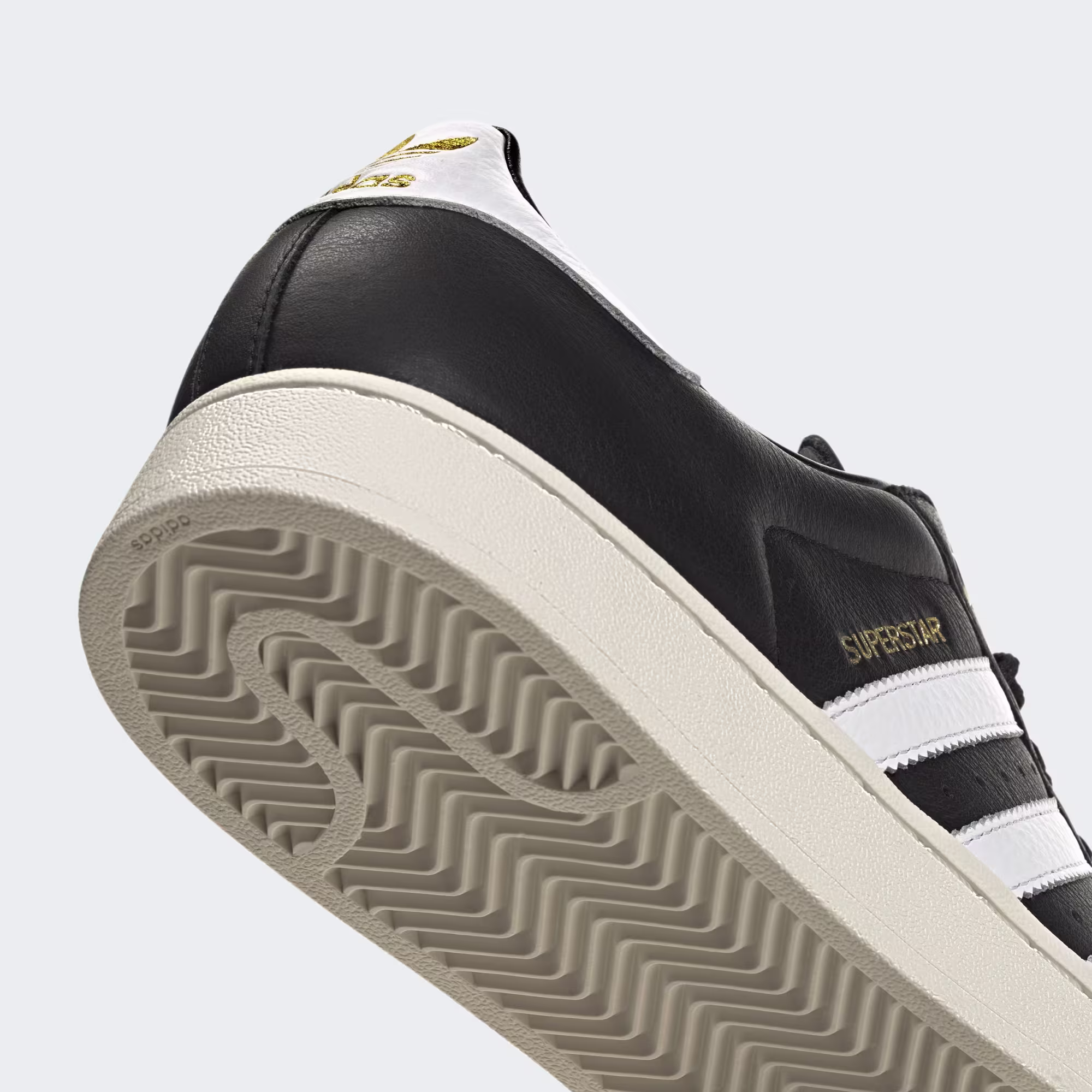 Adidas მამაკაცის სპორტული ფეხსაცმელი