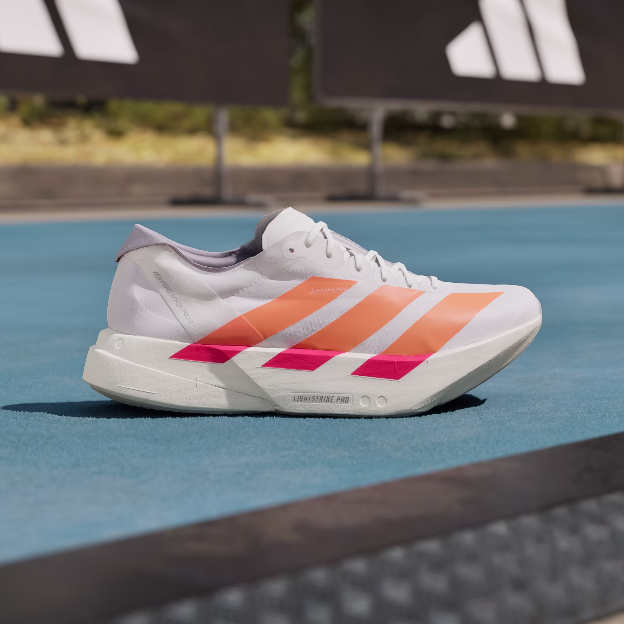 Adidas მამაკაცის სპორტული ფეხსაცმელი