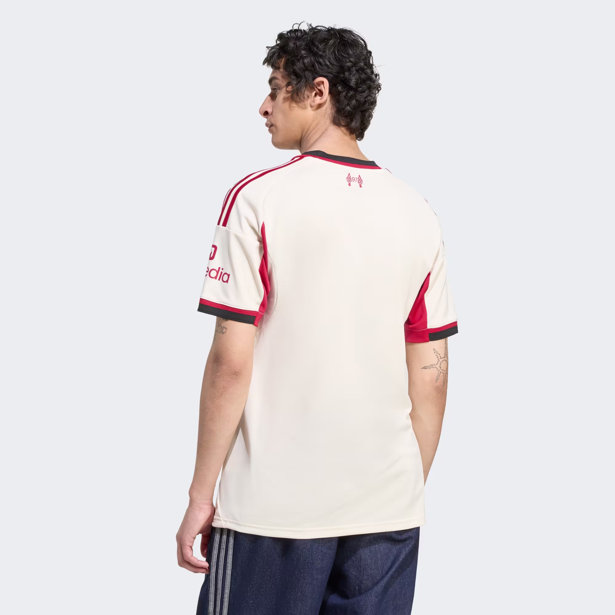 Adidas მამაკაცის მაისური