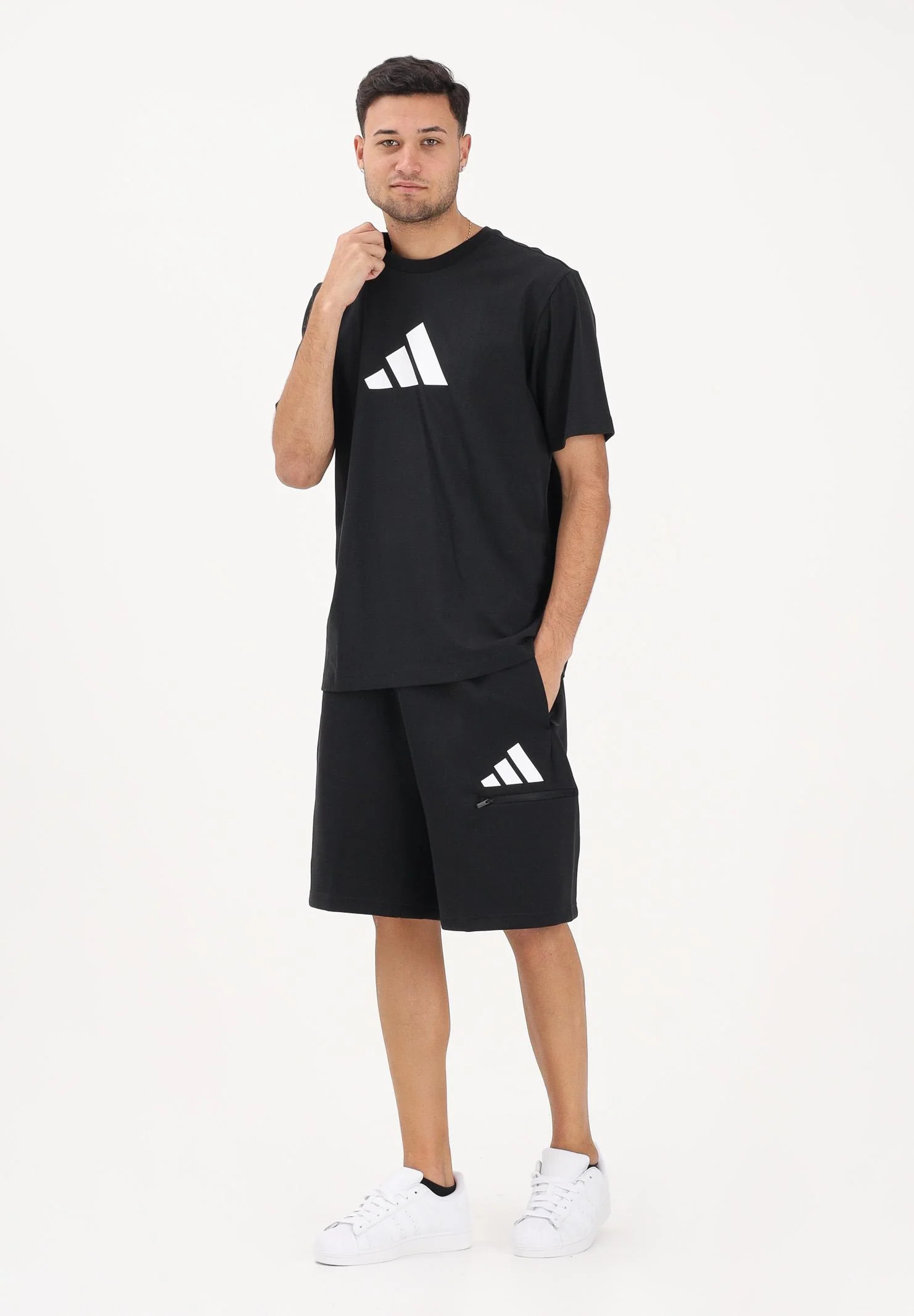 Adidas მამაკაცის შორტი