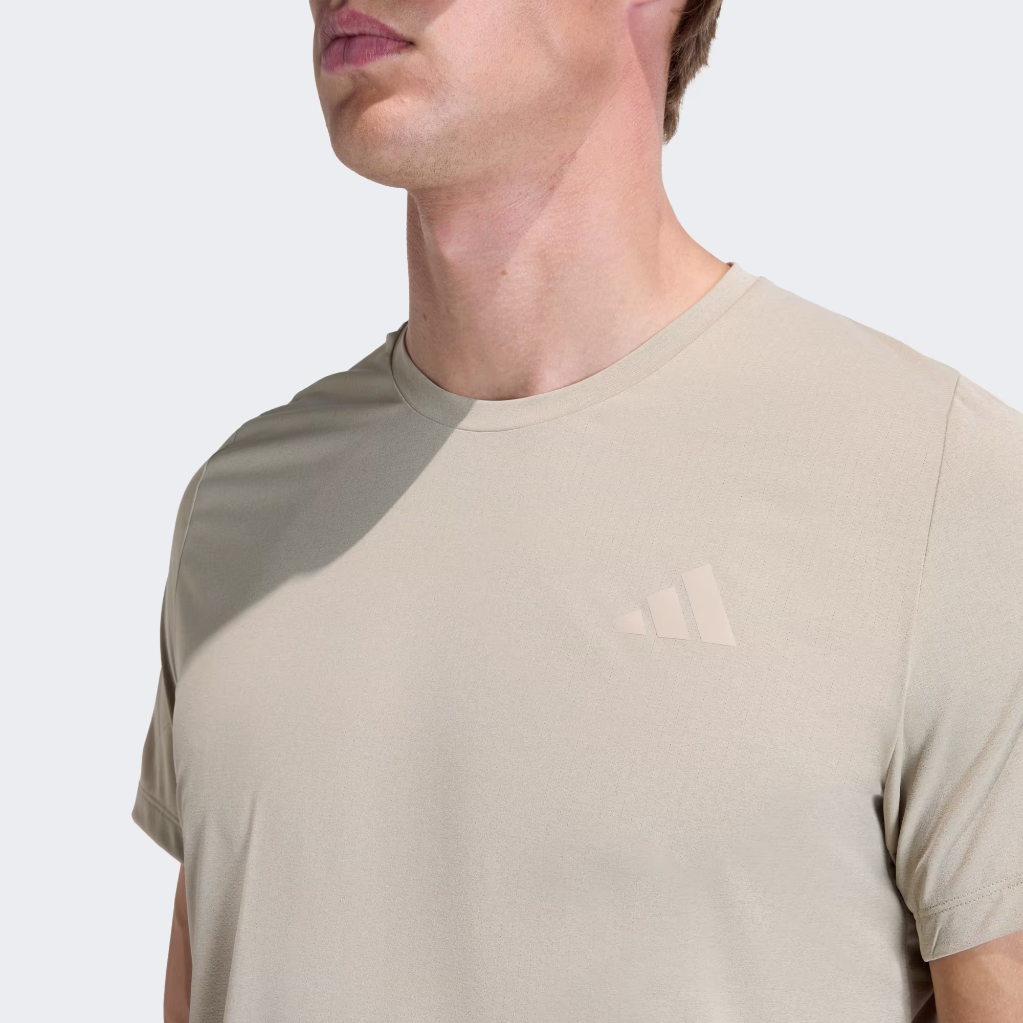 Adidas მამაკაცის მაისური