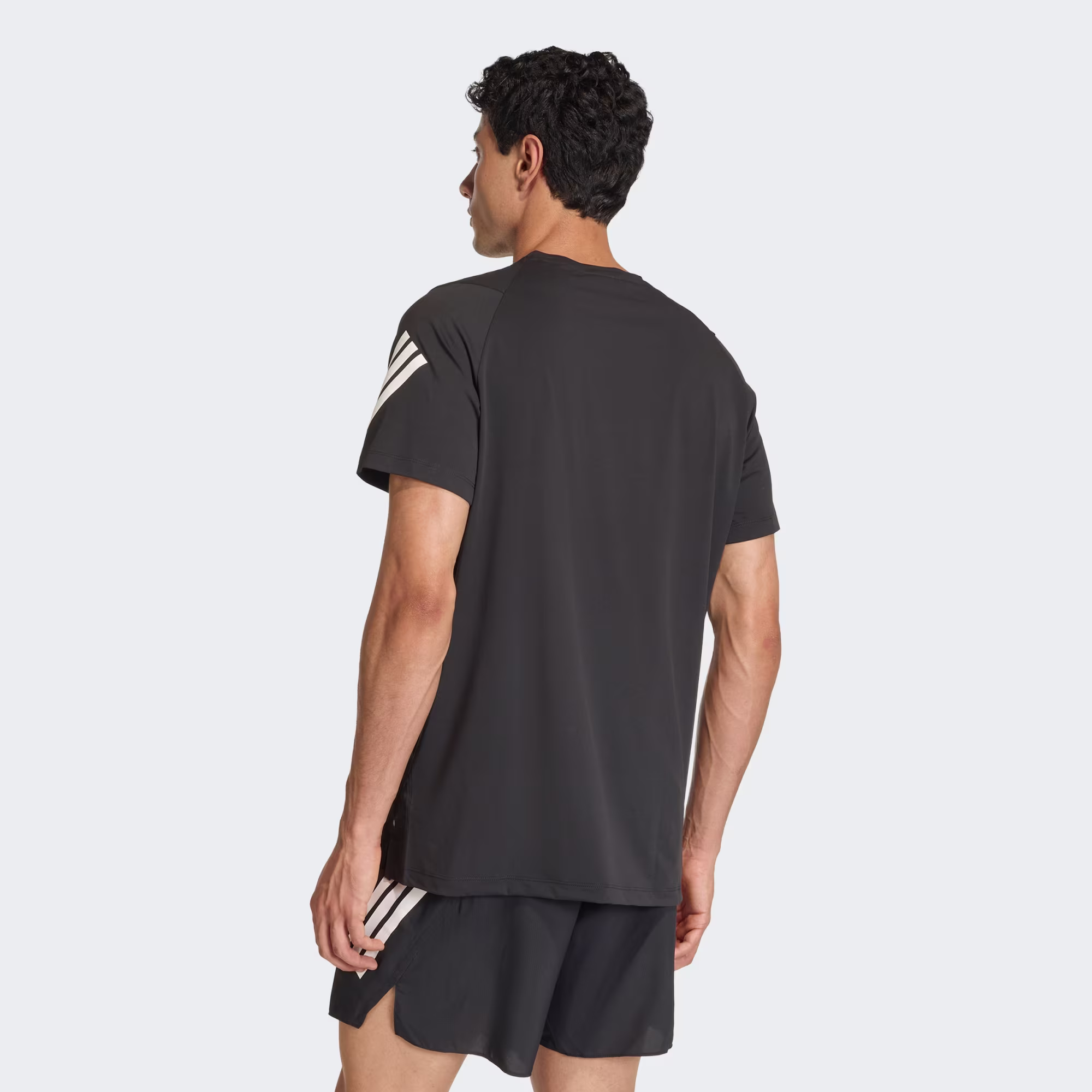 Adidas მამაკაცის მაისური