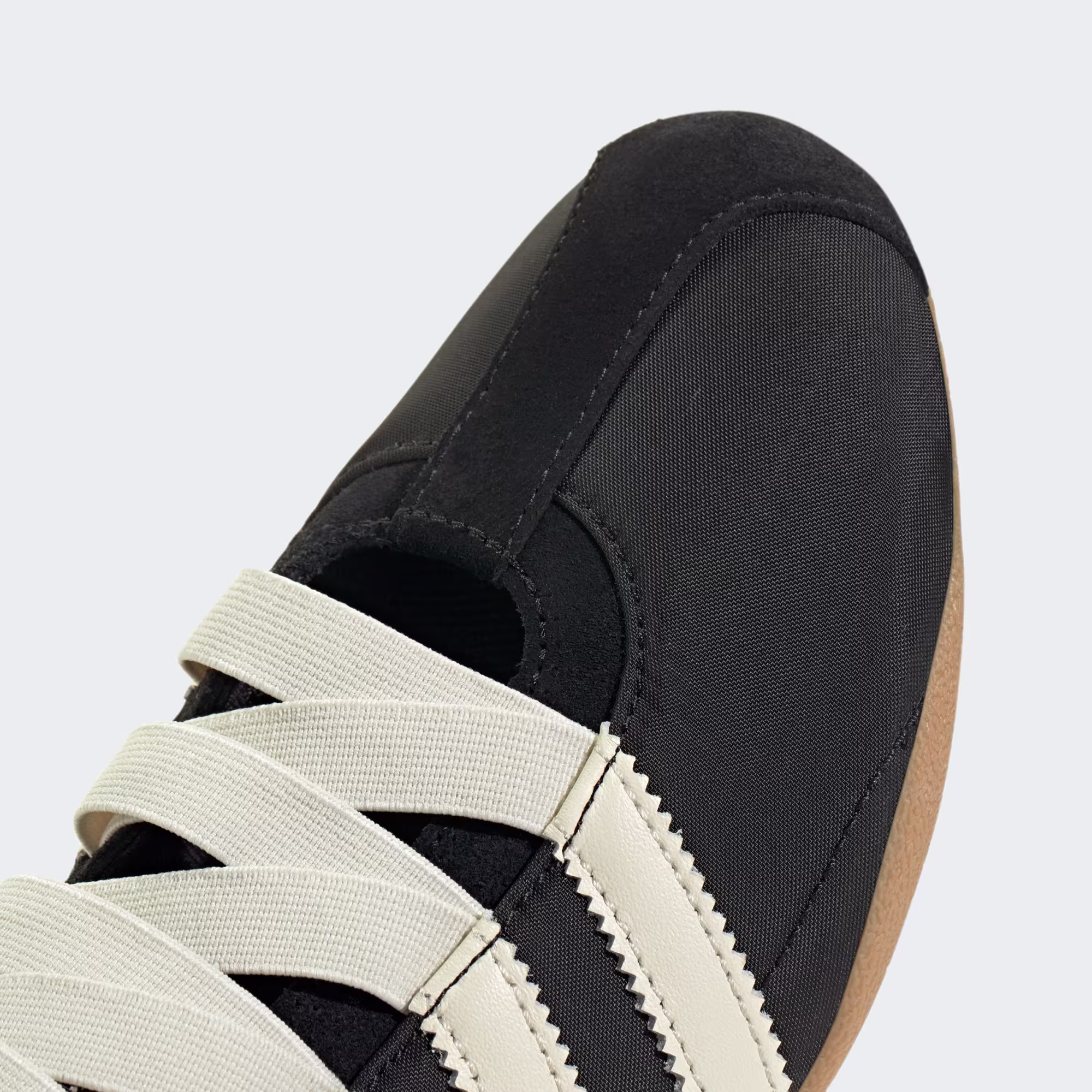 Adidas ქალის სპორტული ფეხსაცმელი