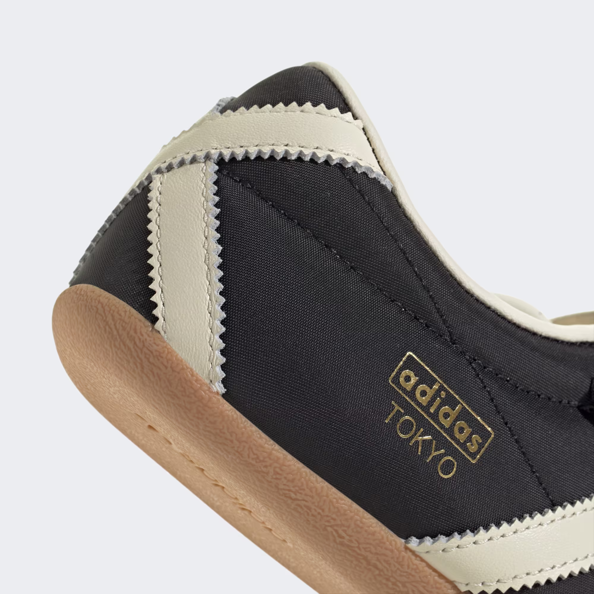 Adidas ქალის სპორტული ფეხსაცმელი