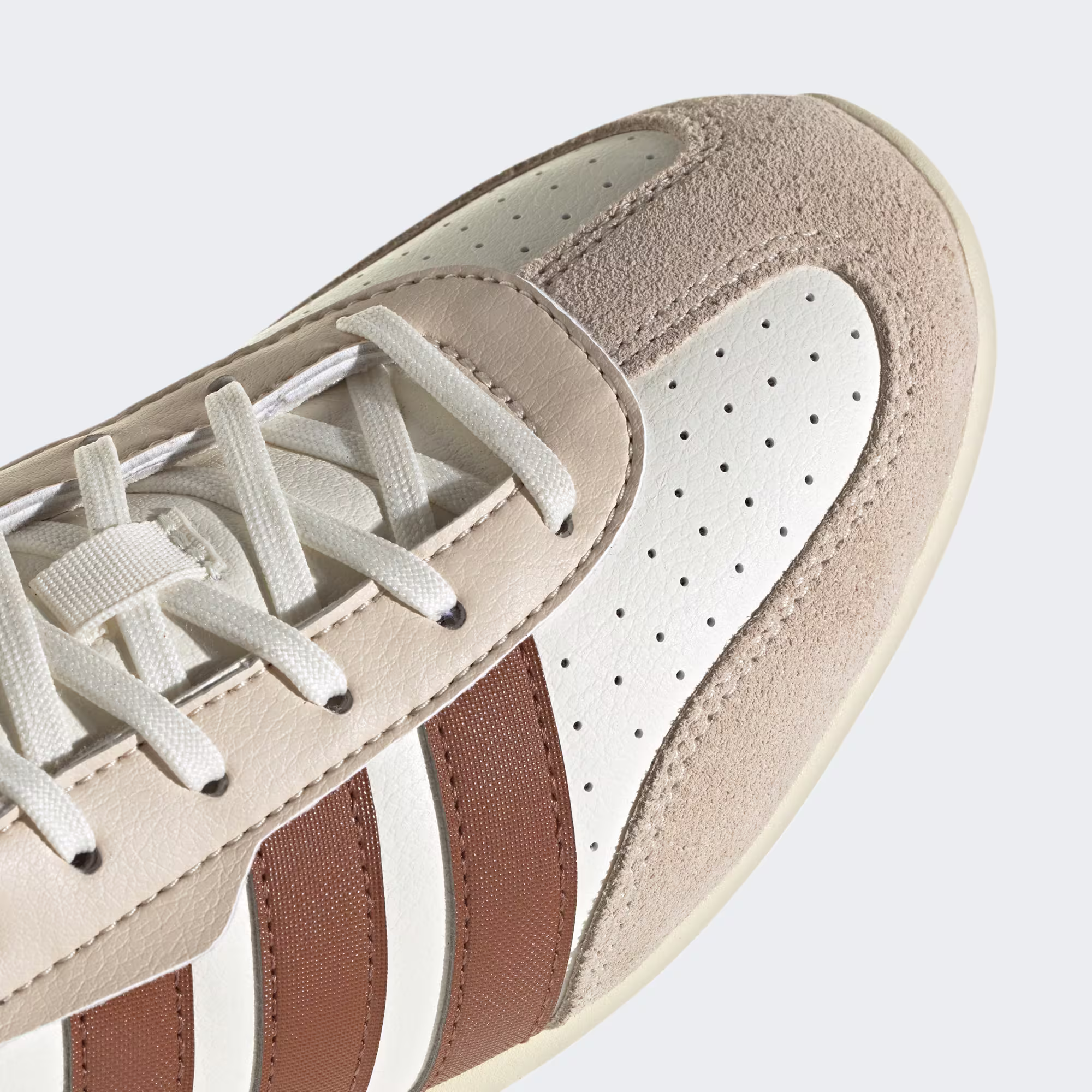 Adidas ქალის სპორტული ფეხსაცმელი